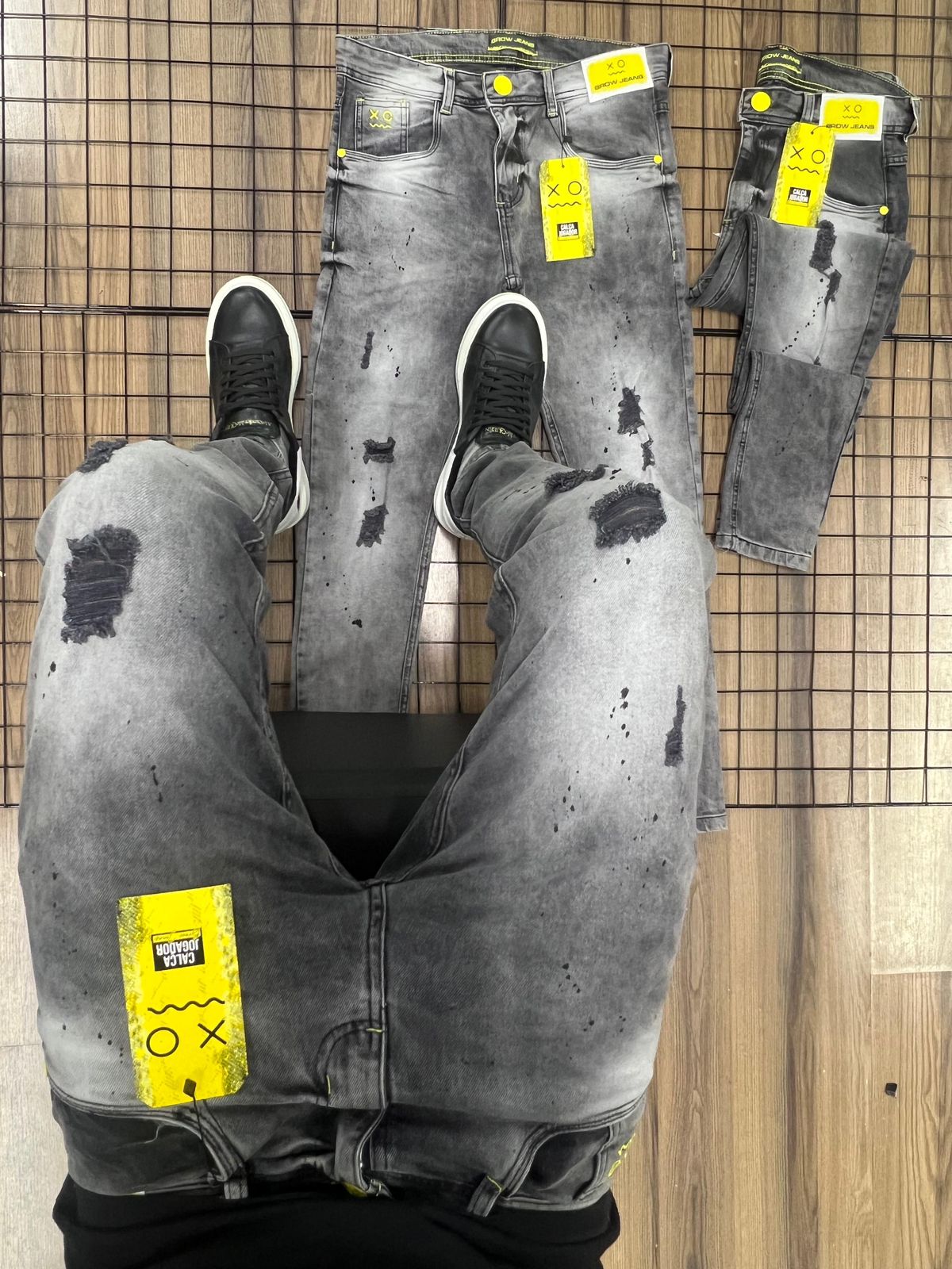 Calça Jogador Original Brow Jeans Cinza Com Rasgo e Tinta