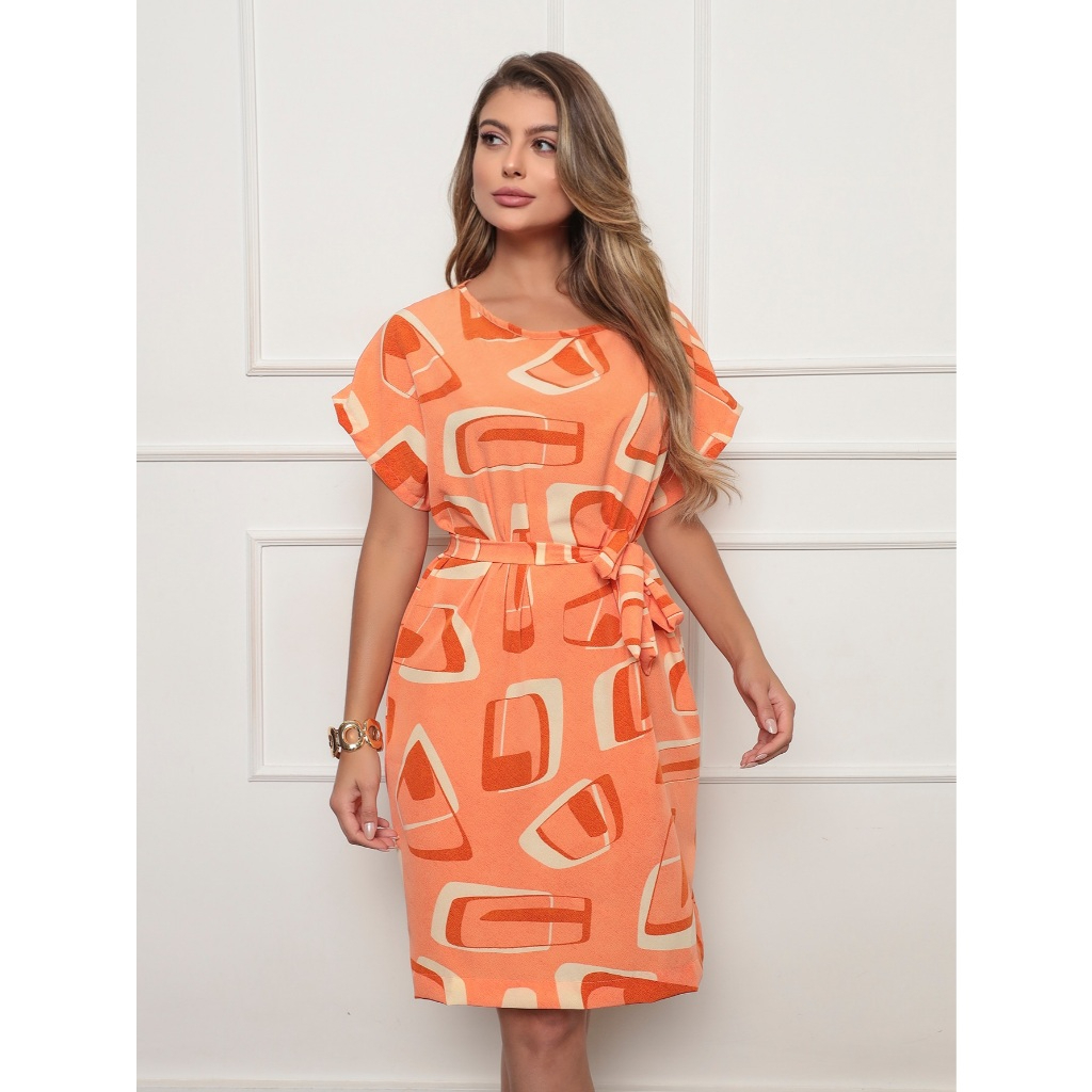 Lindo Vestido Midi femenino manga curta, com estampa geométrica e cintura marcada...
