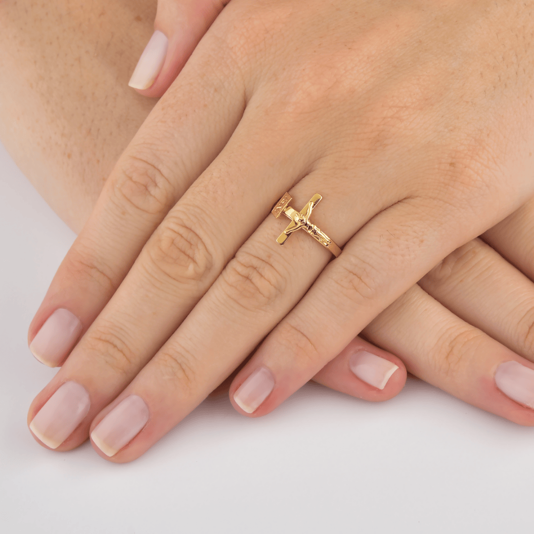 Anel Solitário Crucifixo Inri Cristo Folheado A Ouro 18k Semi joia