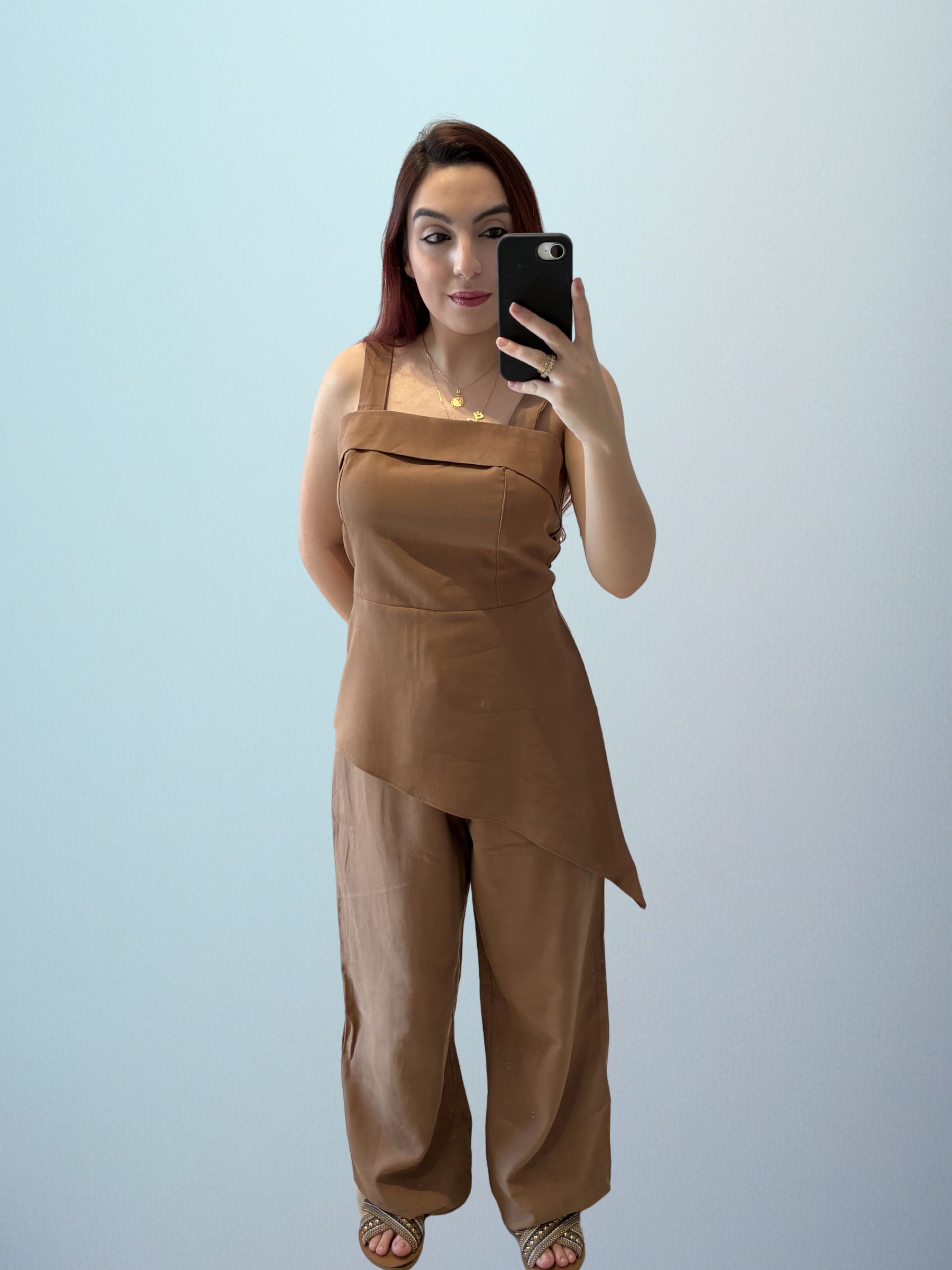 Conjunto regata assimétrica e calça alfaiataria