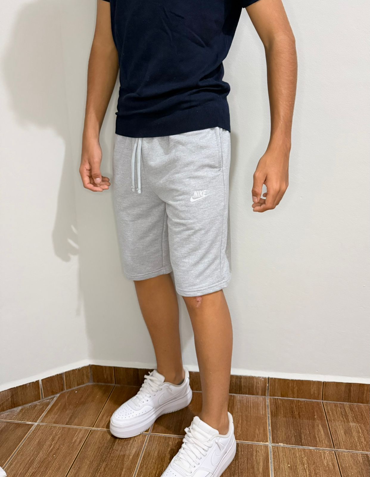 Bermuda Nike Club Cinza