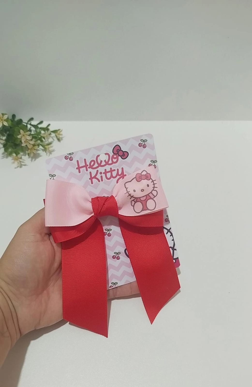 Laço com pontas Hello Kitty