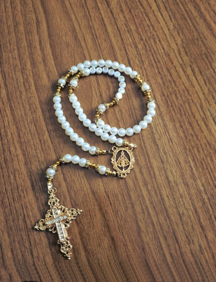 Terço personalizado com nome - O Terço é um objeto religioso católico usado para a prática da oração