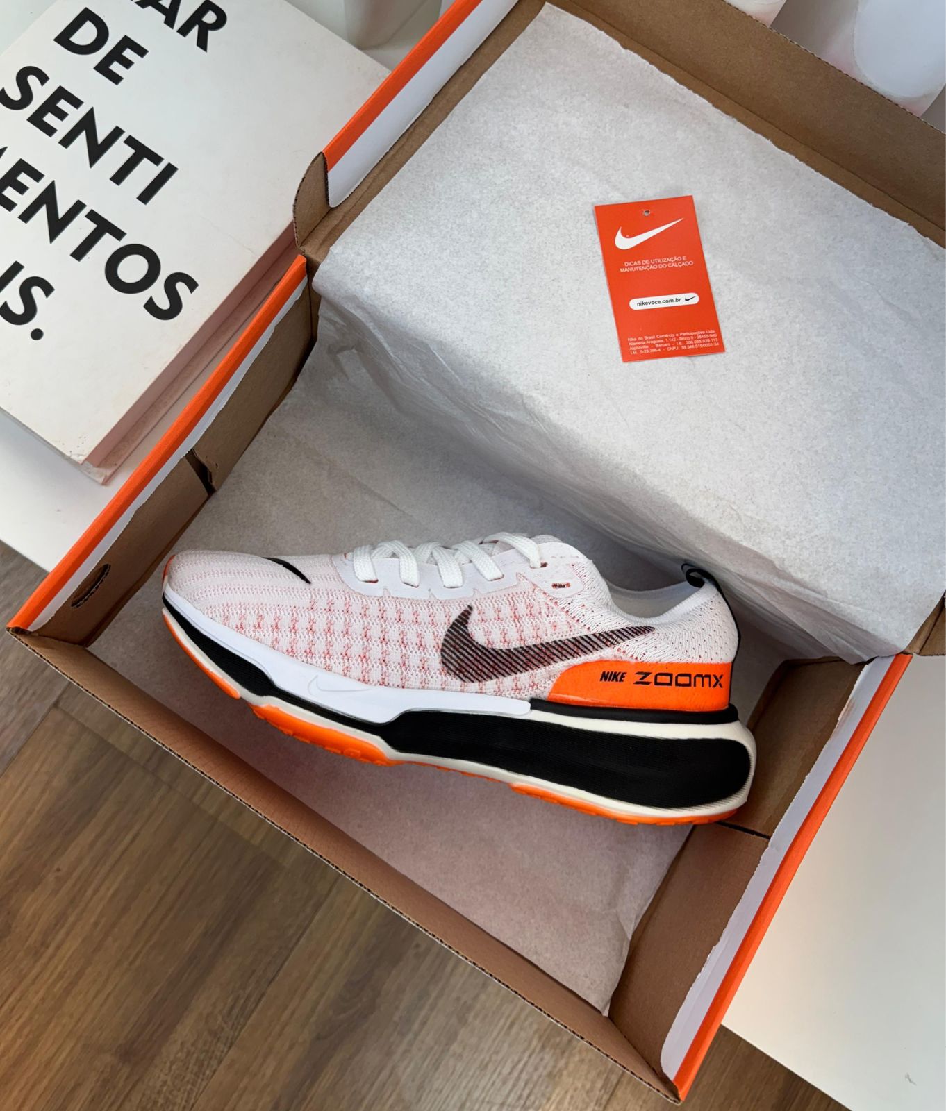 Nike ZoomX Invincible - Off/Preto/Laranja