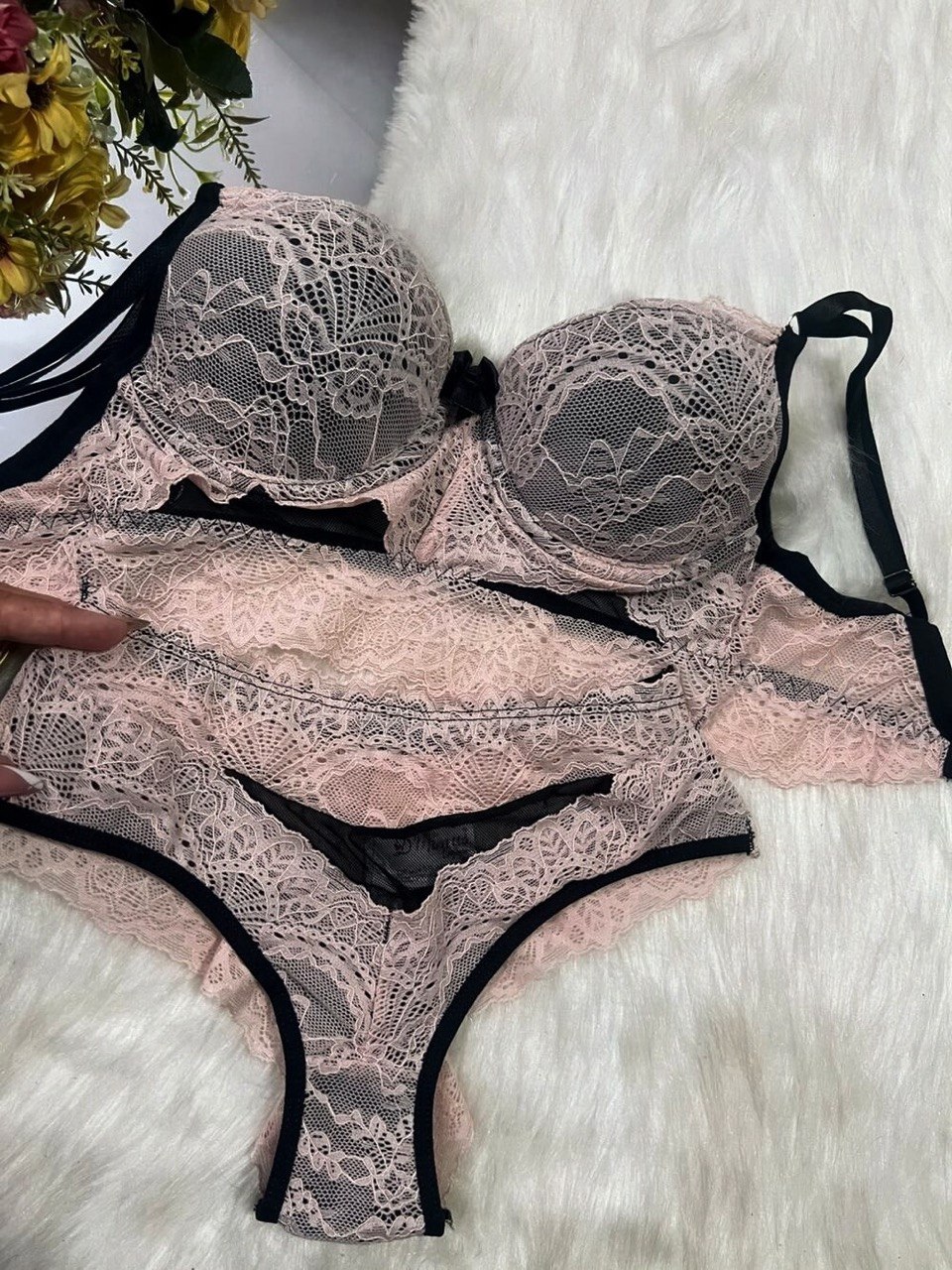 Conjunto Isadora- Renda Rose com Tule Preto, Bojo com Bolha e Calcinha Confortável - Ref.9515