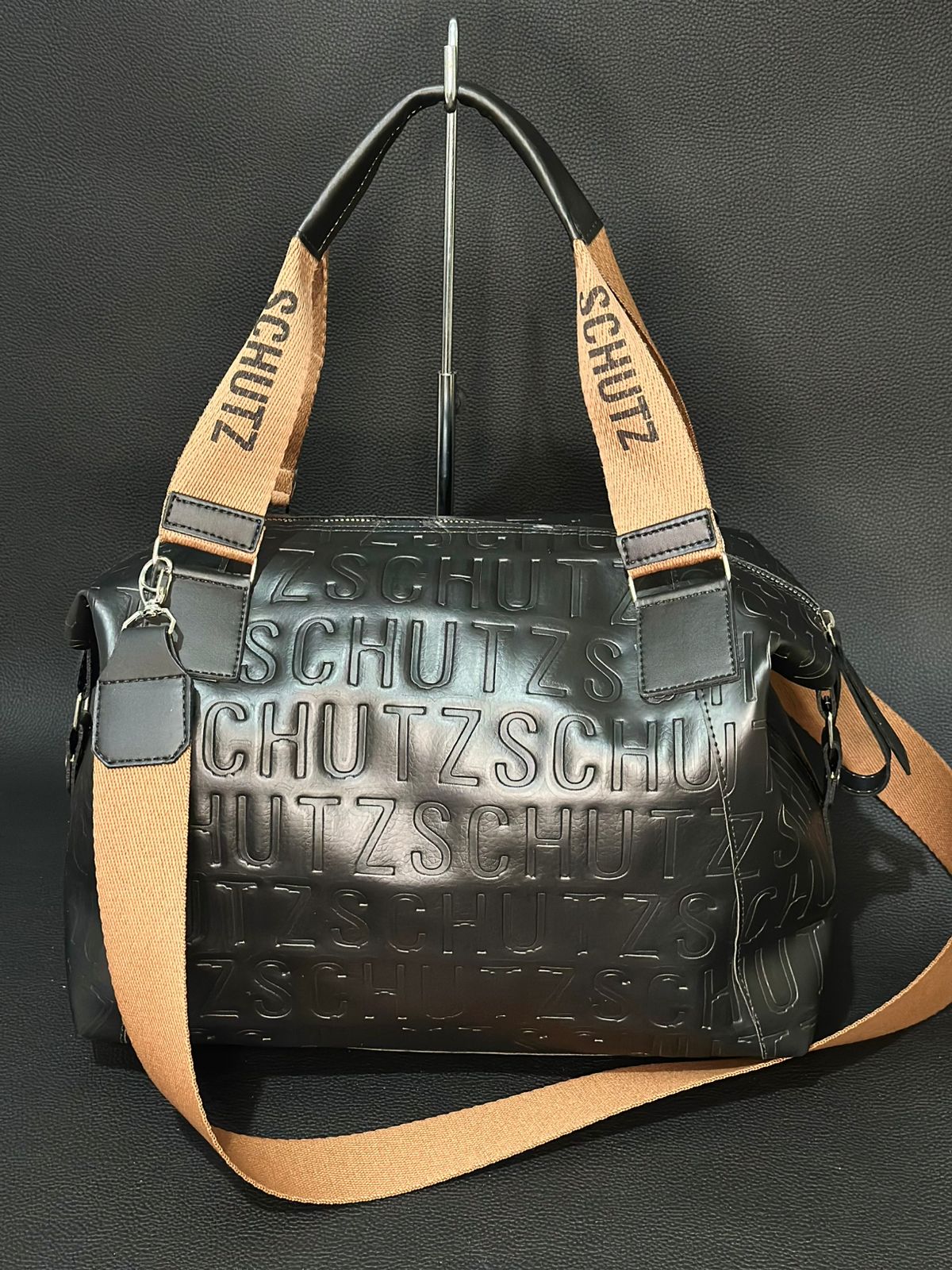 Baú feminino Schutz Alto Relevo