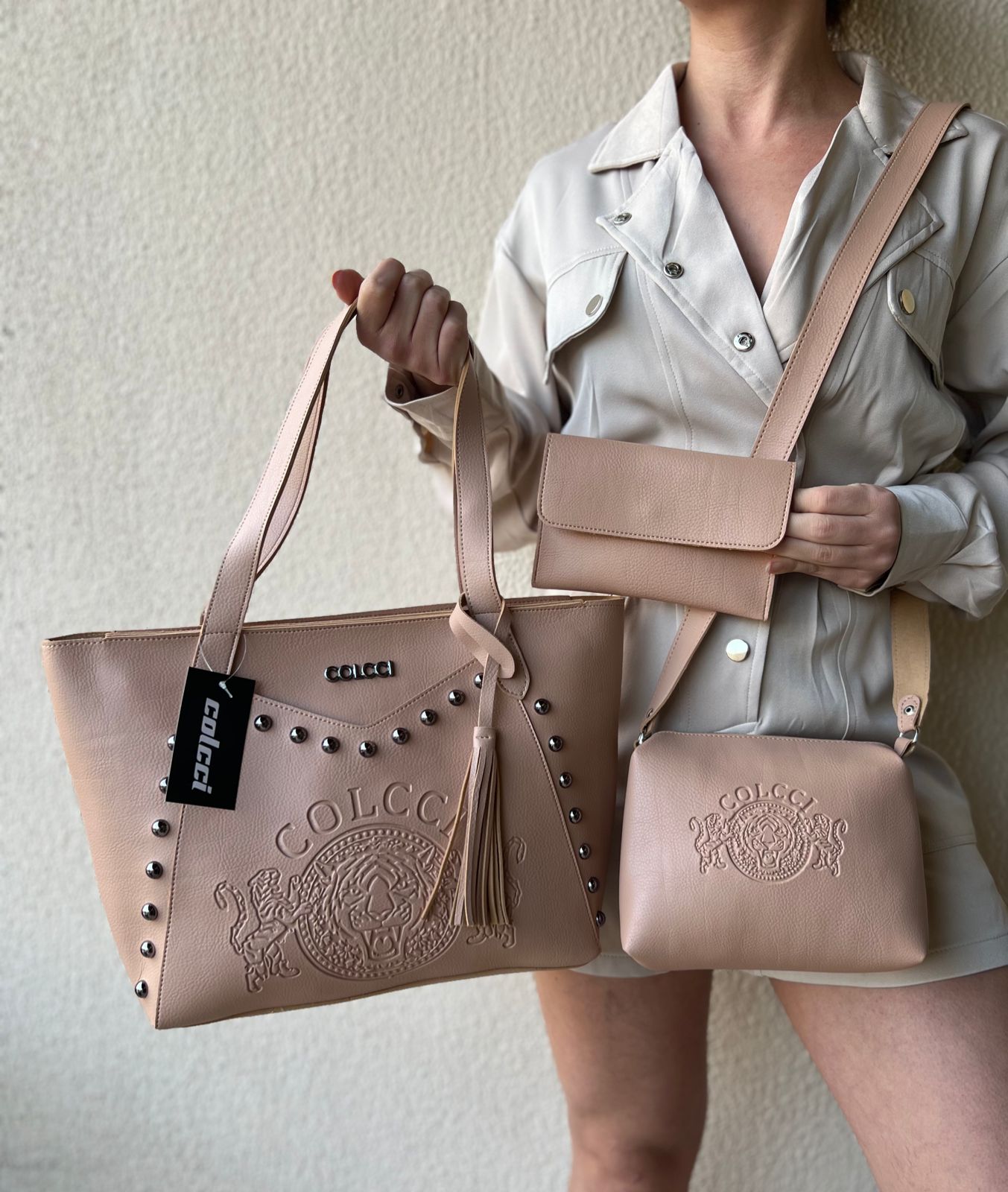 KIT BOLSA COLCCI FEMININA 3 PEÇAS   SOFISTICAÇÃO, ESTILO E FUNCIONALIDADE EM UM SÓ CONJUNTO