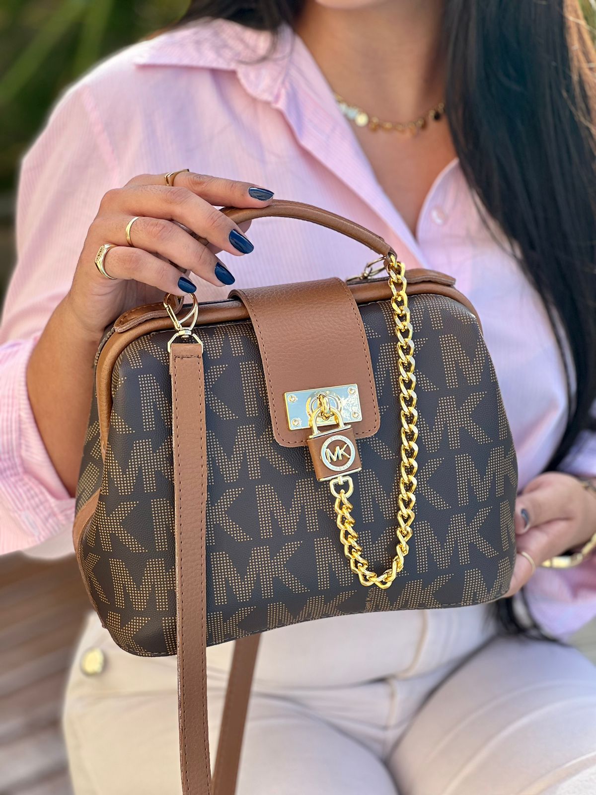 Bolsa Feminina Luxo Monograma MK   Elegância Compacta e Sofisticação Atemporal