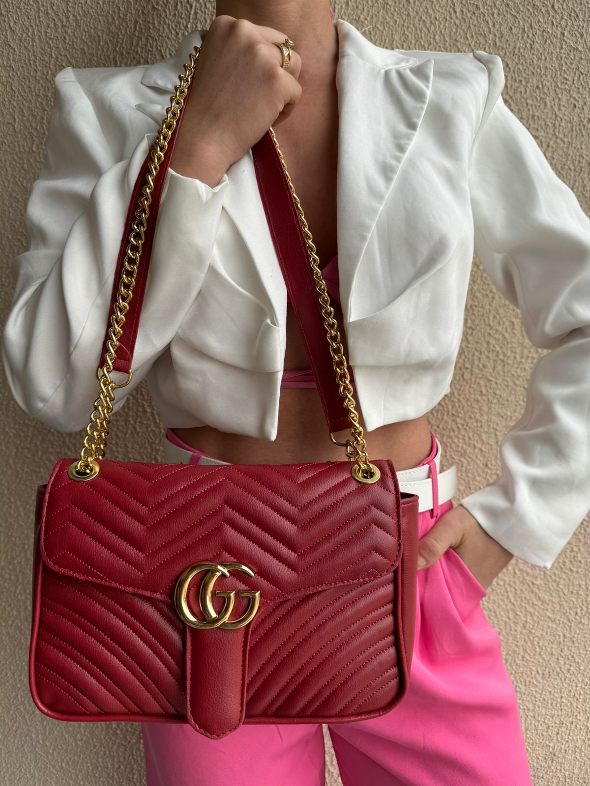 Bolsa Feminina Luxo Matelassê com Corrente Dourada   Elegância Atemporal e Sofisticação Absoluta