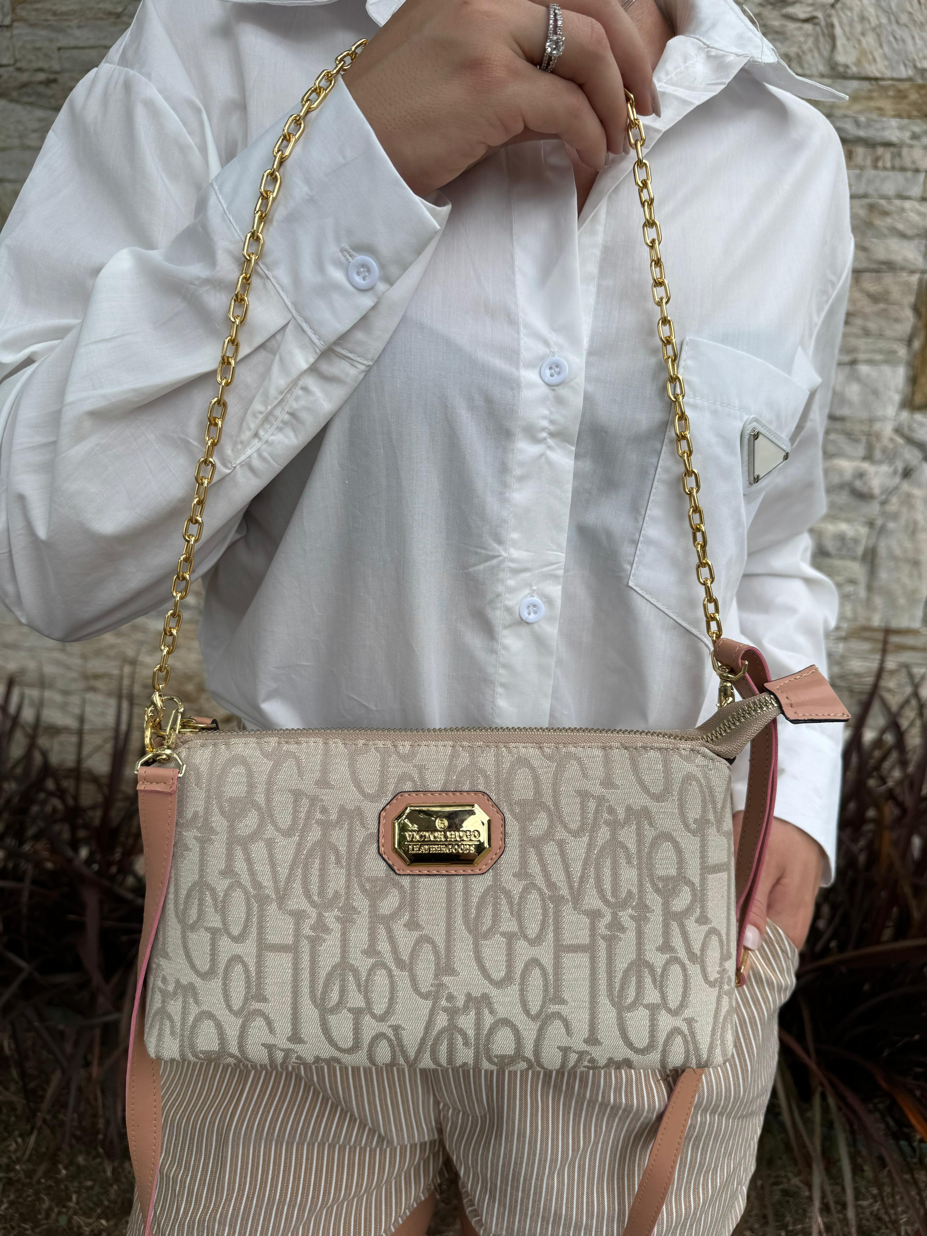 Bolsa Feminina Premium com Corrente Dourada   Elegância e Versatilidade em um Só Acessório