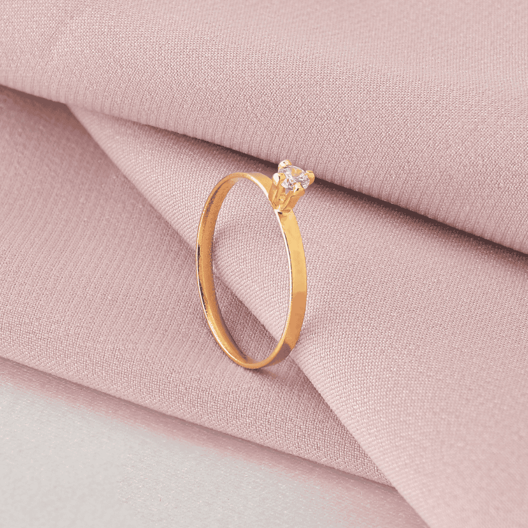 Anel feminino Dourado Solitário Noivado Banhado a ouro 18k Aparador de Aliança