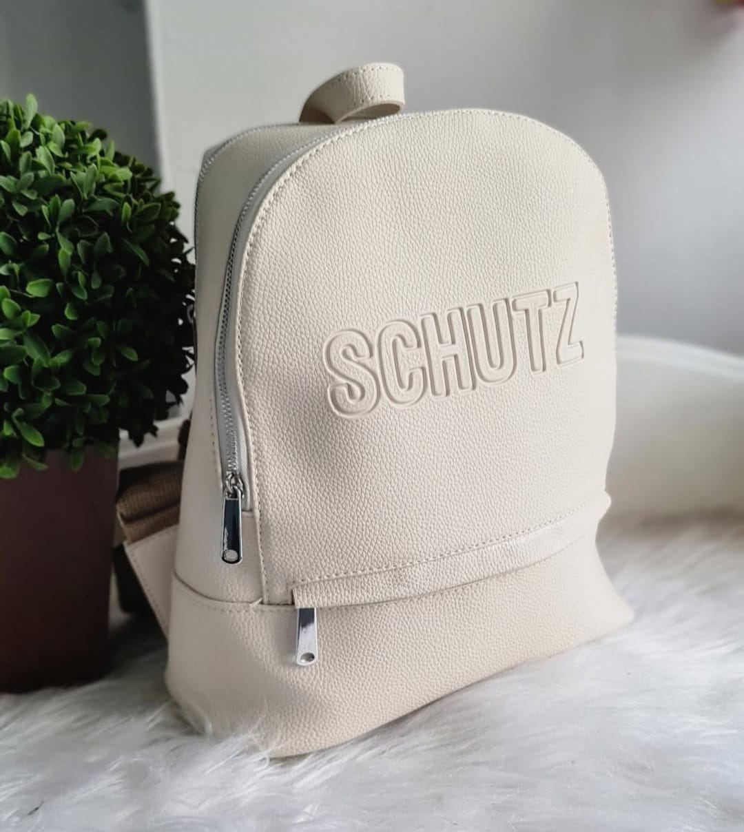 Mochila Feminina Schutz   Elegância, Praticidade e Estilo em um Só Produto