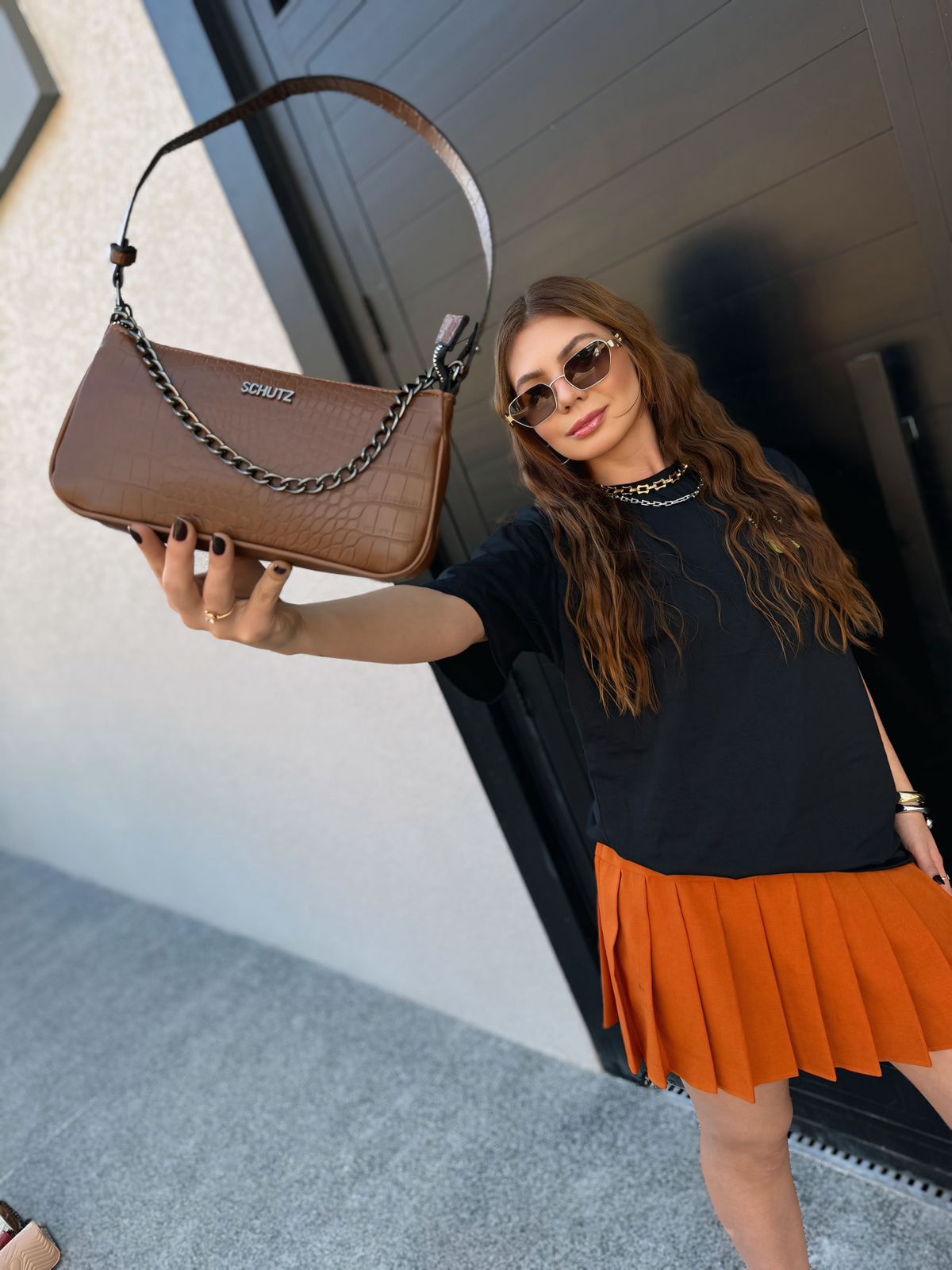 Bolsa Schutz Croco com Corrente   Elegância Moderna e Sofisticação Atemporal