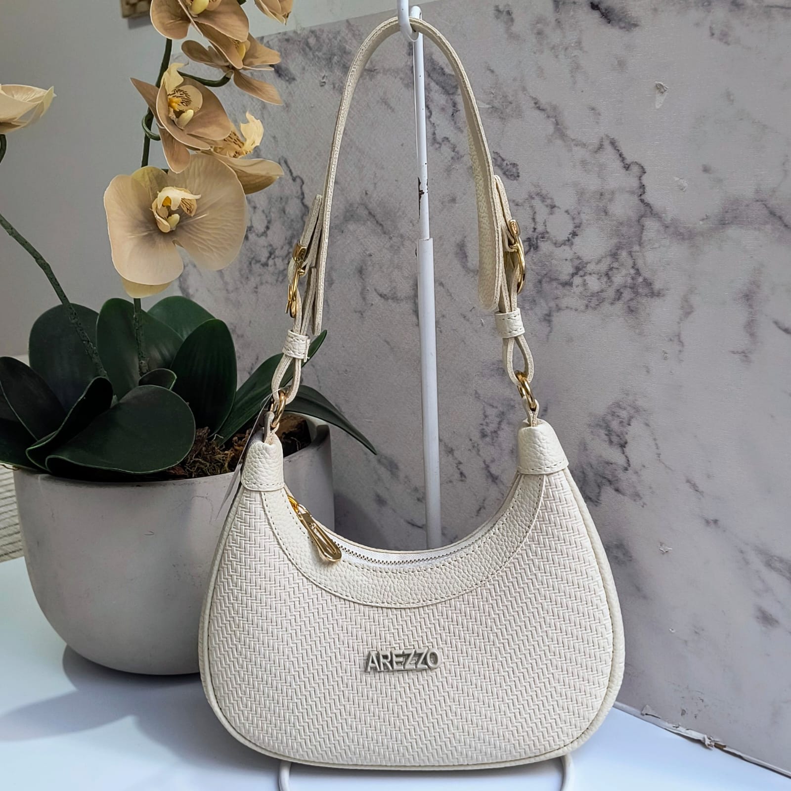 Bolsa Feminina AREZZO   Elegância Atemporal com Toque Moderno