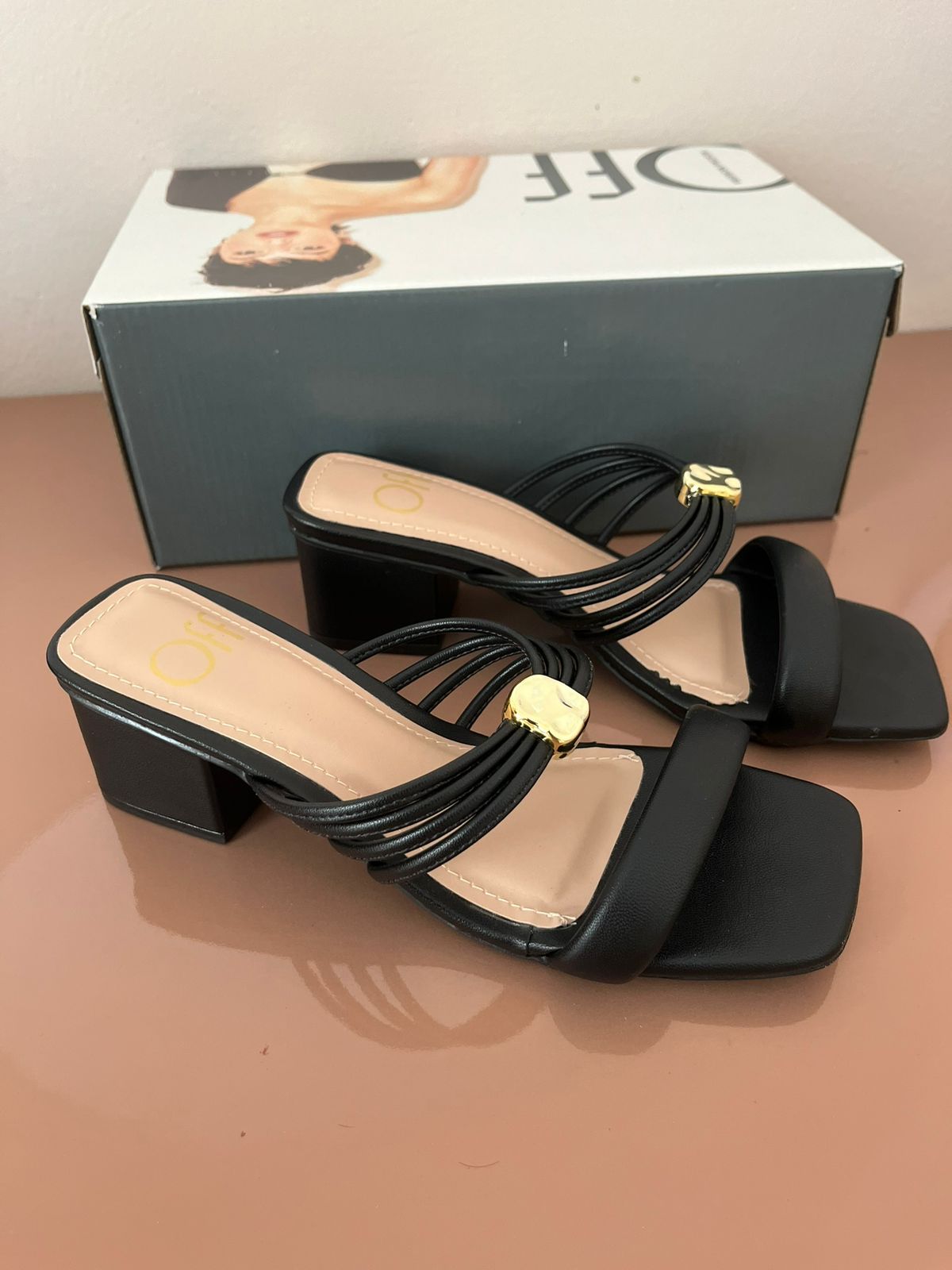 Tamanco Feminino Salto Bloco Com Detalhe Dourado-OffLine