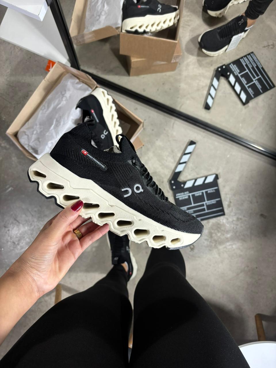 Tênis On Cloud Running - Preto/Branco