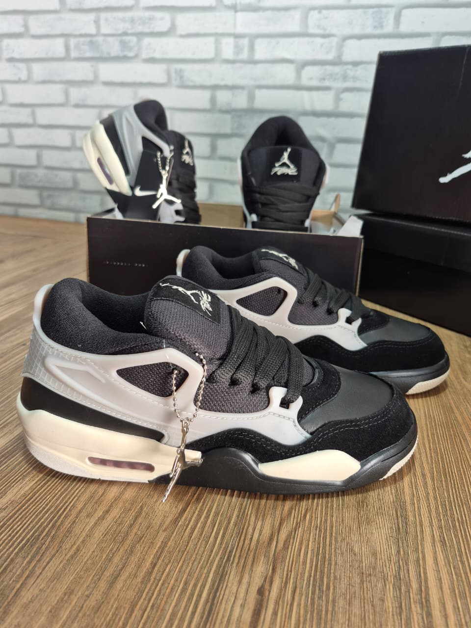 Air Jordan 4RM - Preto/Branco