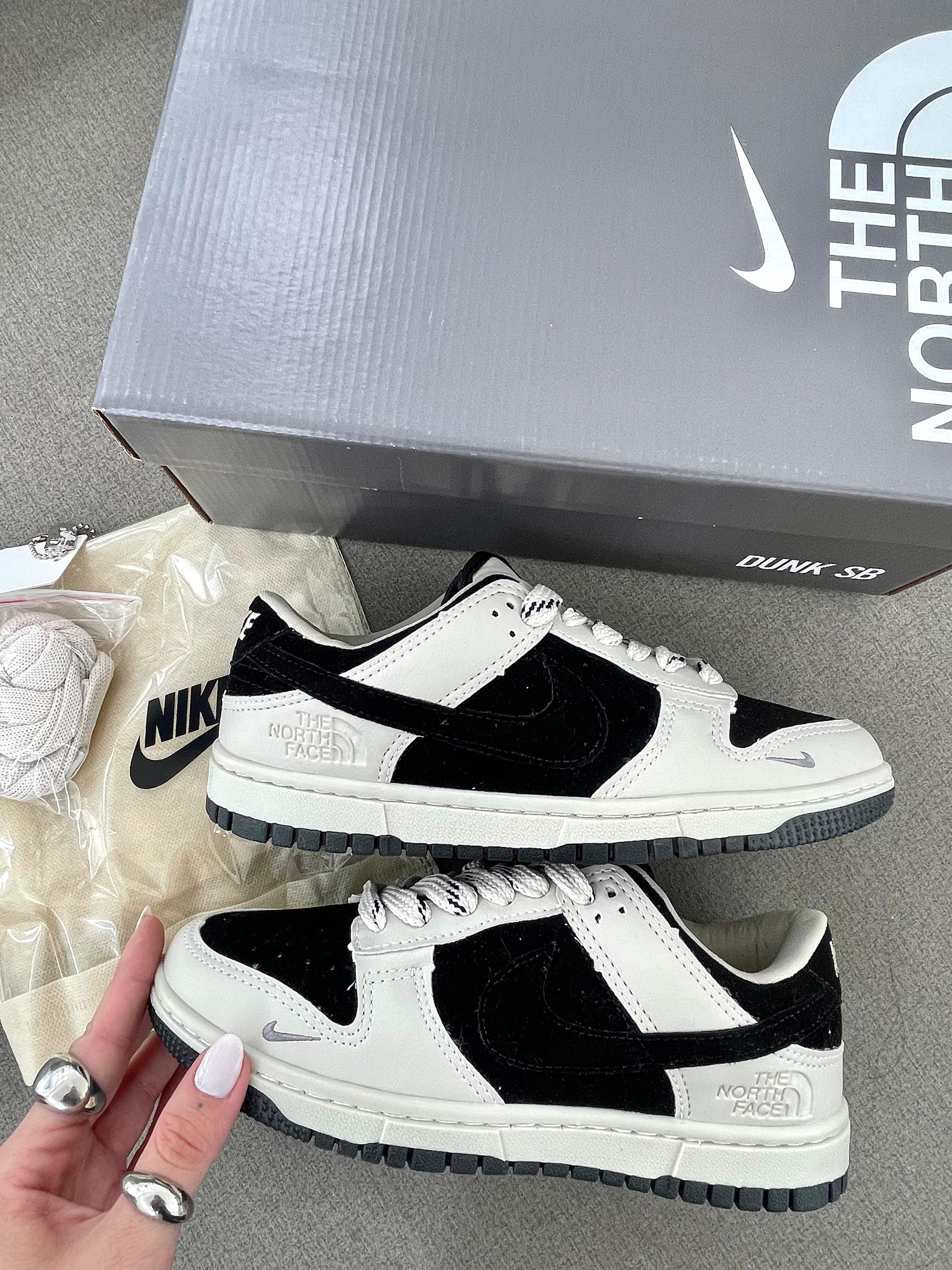 Nike Dunk Low North Face - Preto/Branco