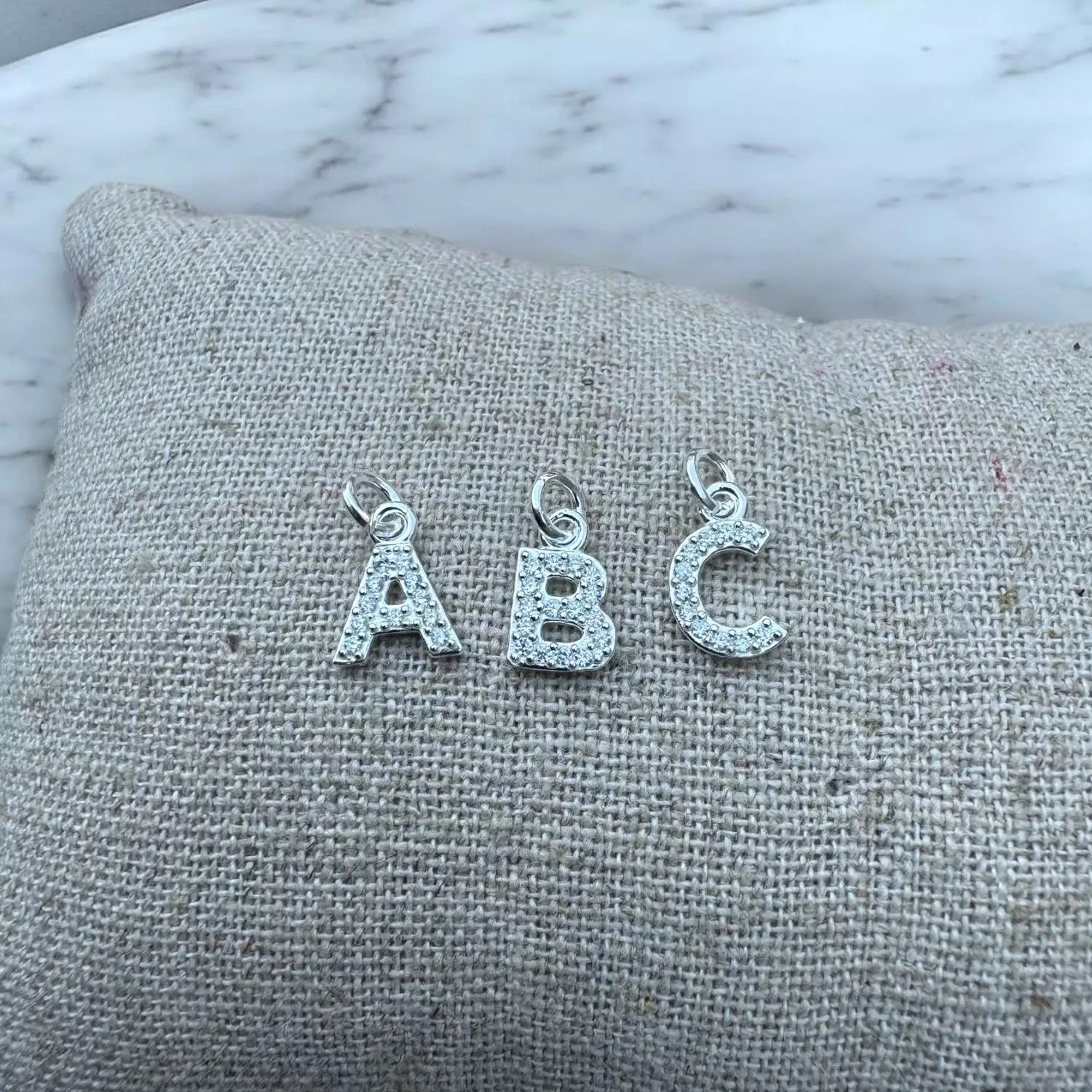 Pingente Passante de Letra Cravejada com Zircônias Prata 925