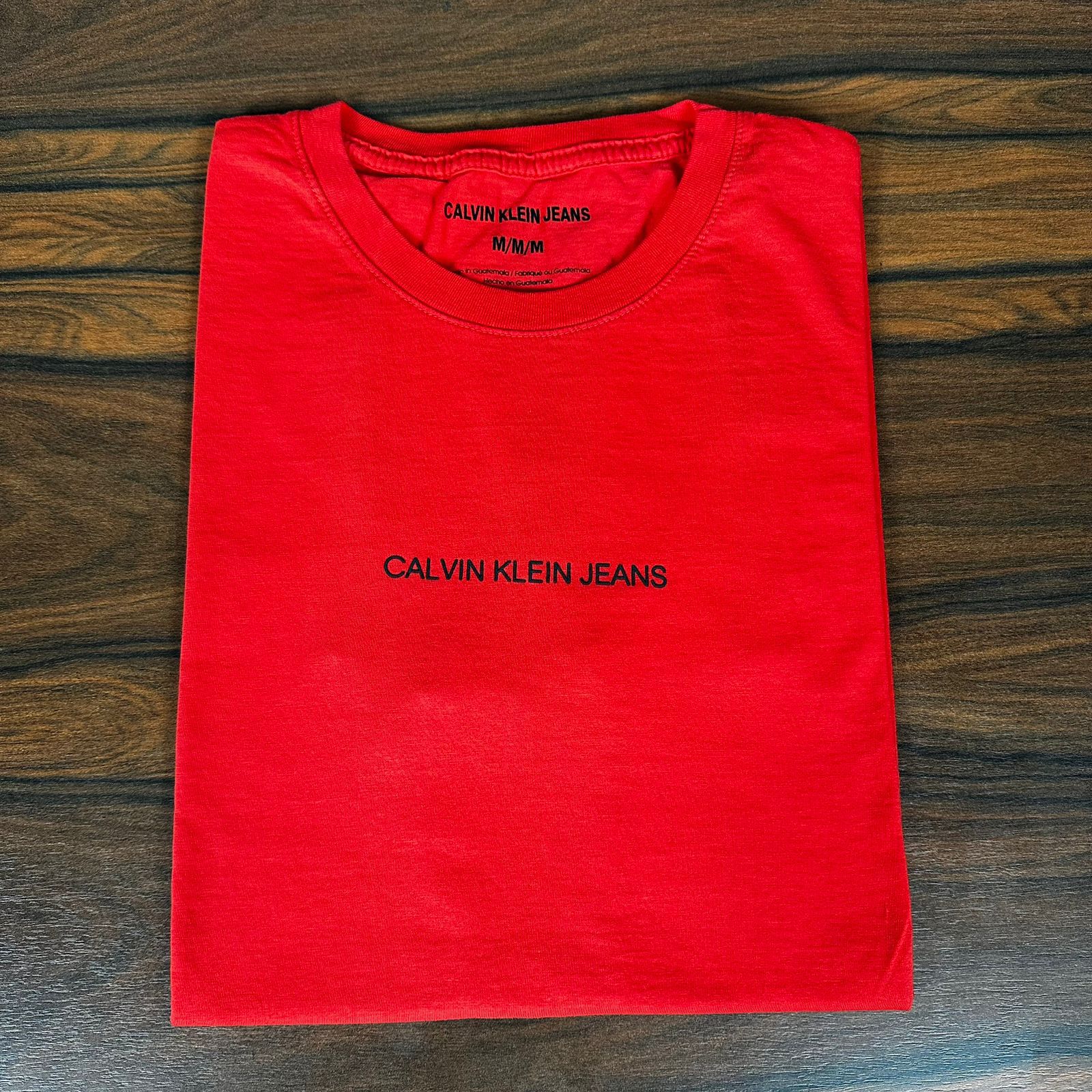 Camiseta Masculina Calvin Klein em Malha Com Elastano  Elegância Italiana, Conforto Absoluto.r