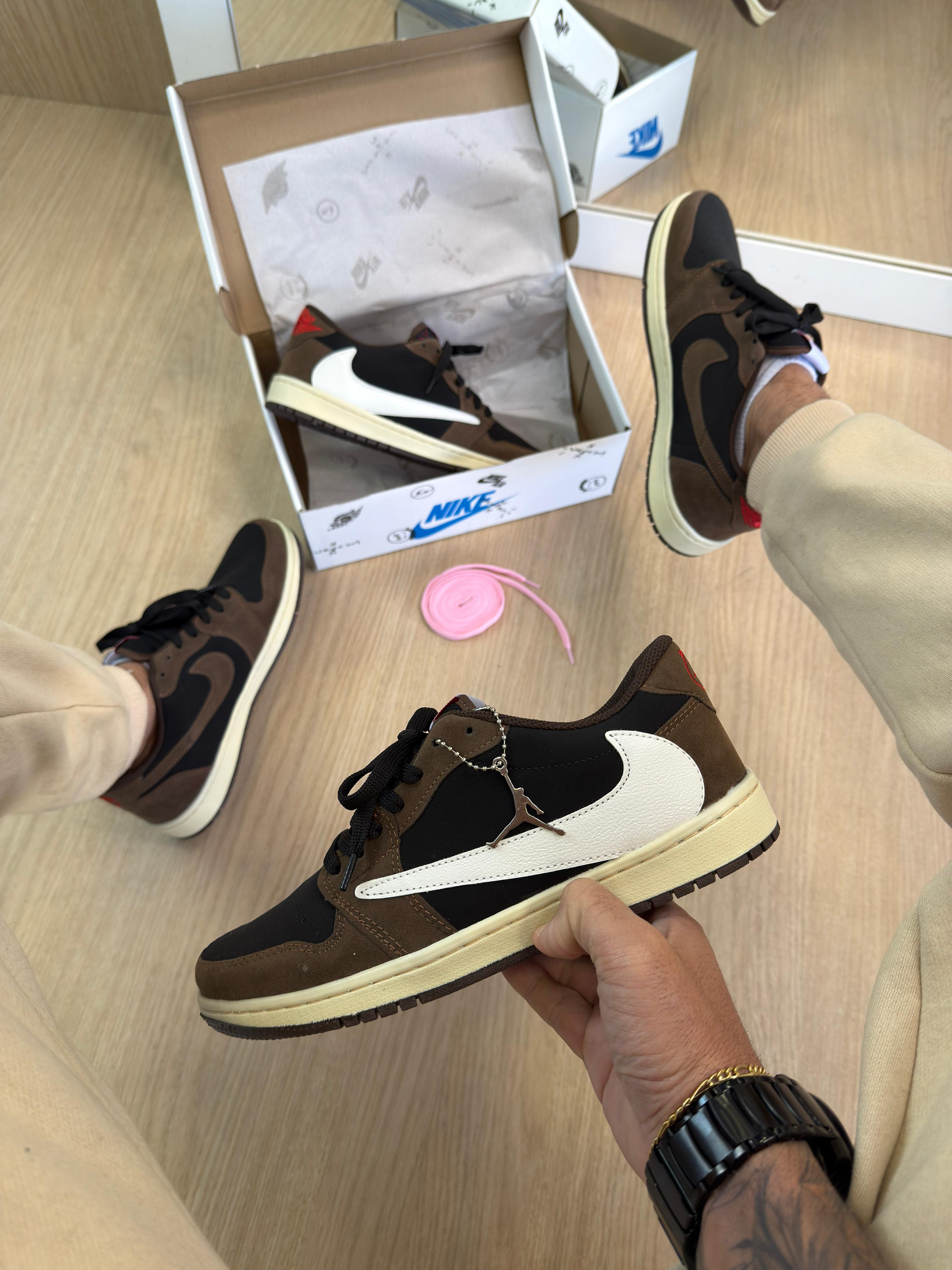 Air Jordan 1 Travis Scott - Mocha