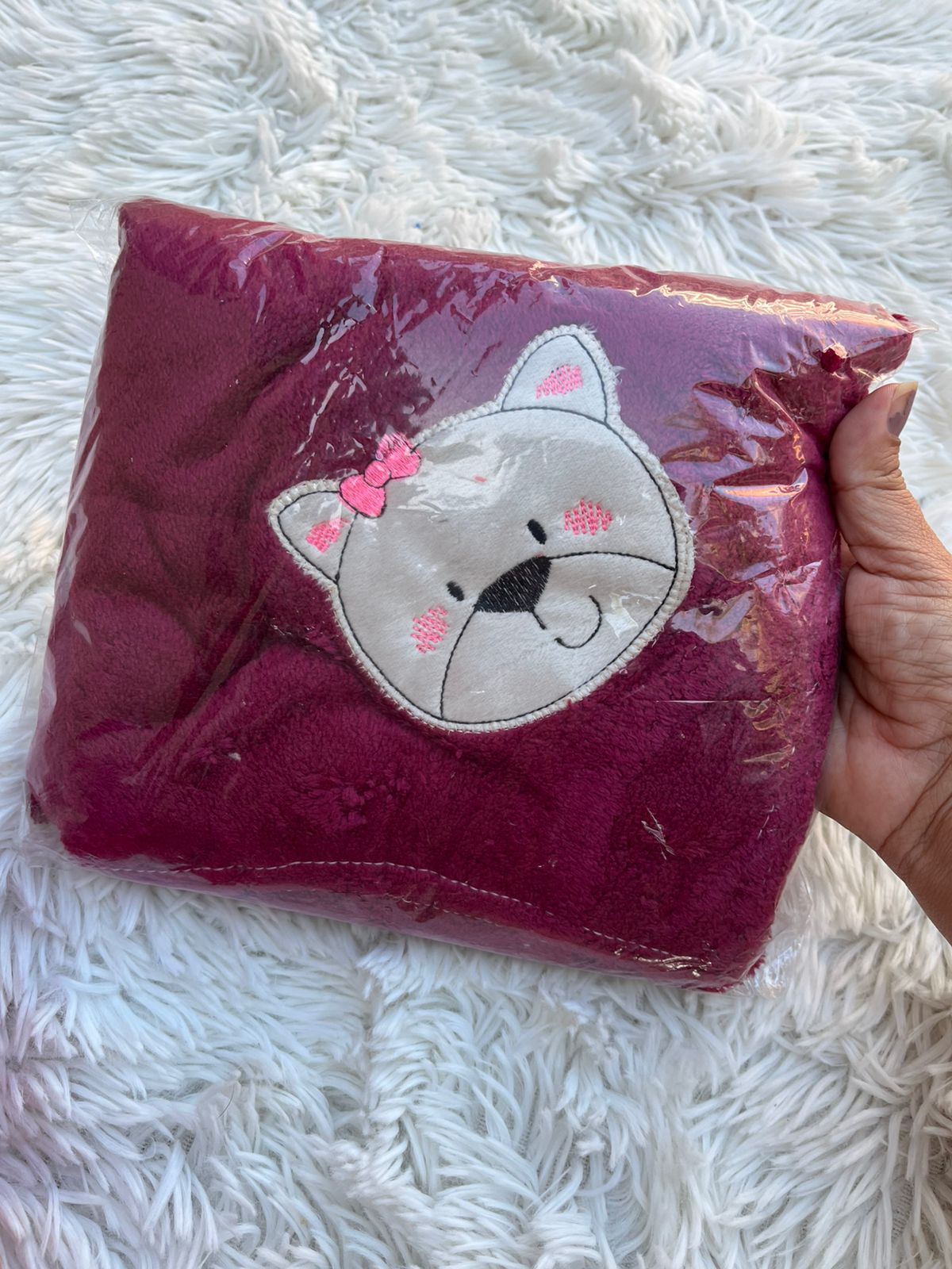 Manta peluciada  cor: marsala (tamanho: 90 por 100cm)