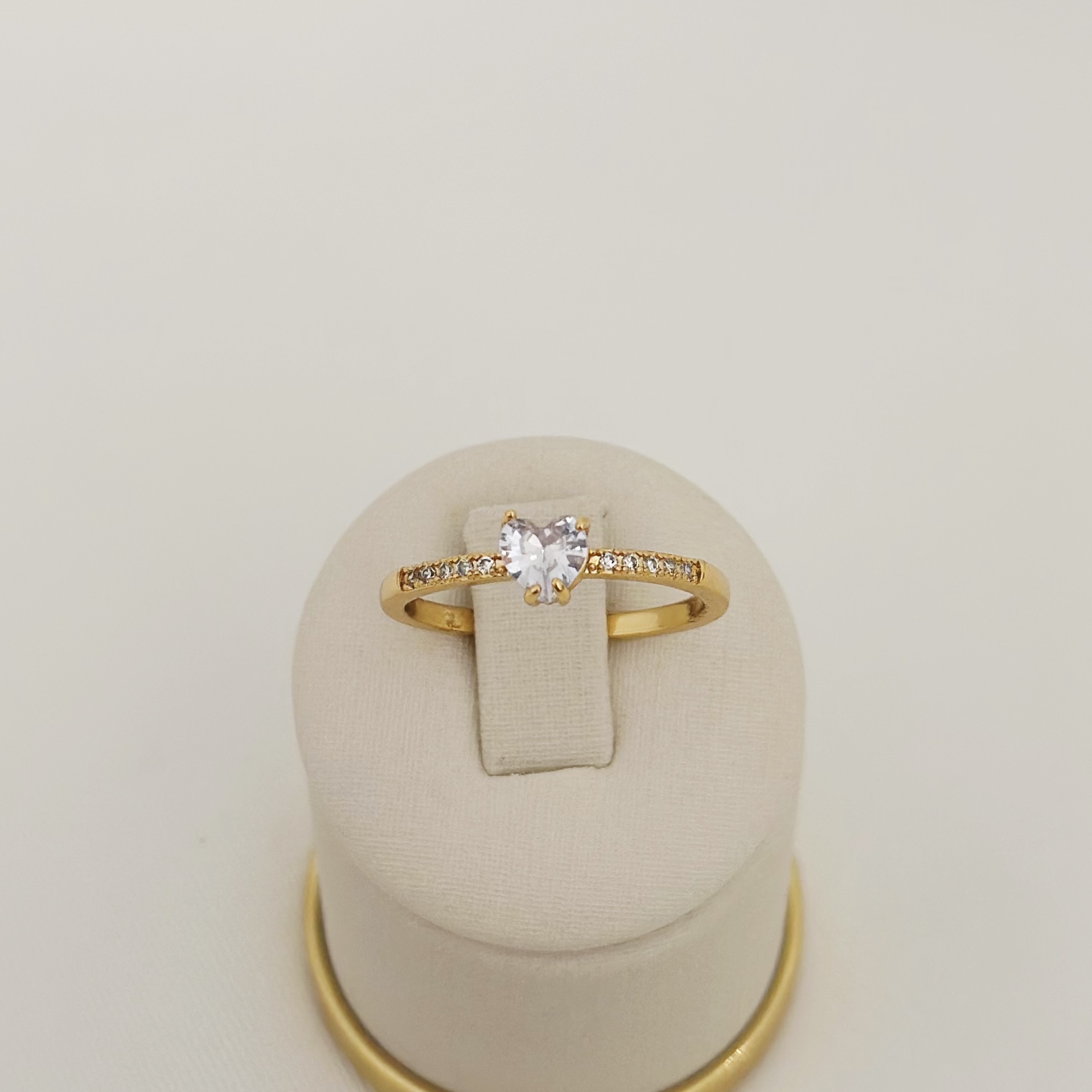 Anel Solitário Coração Cravejado