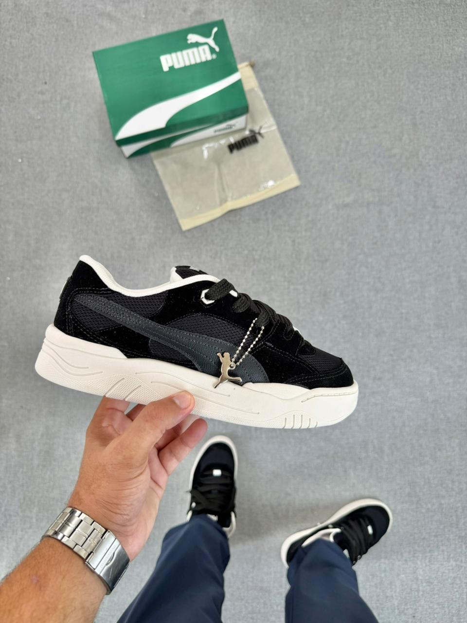 Tênis Puma 180 Masculino Branco/Preto   Sneaker Street com 2 Cadarços, Saquinho e Chaveiro