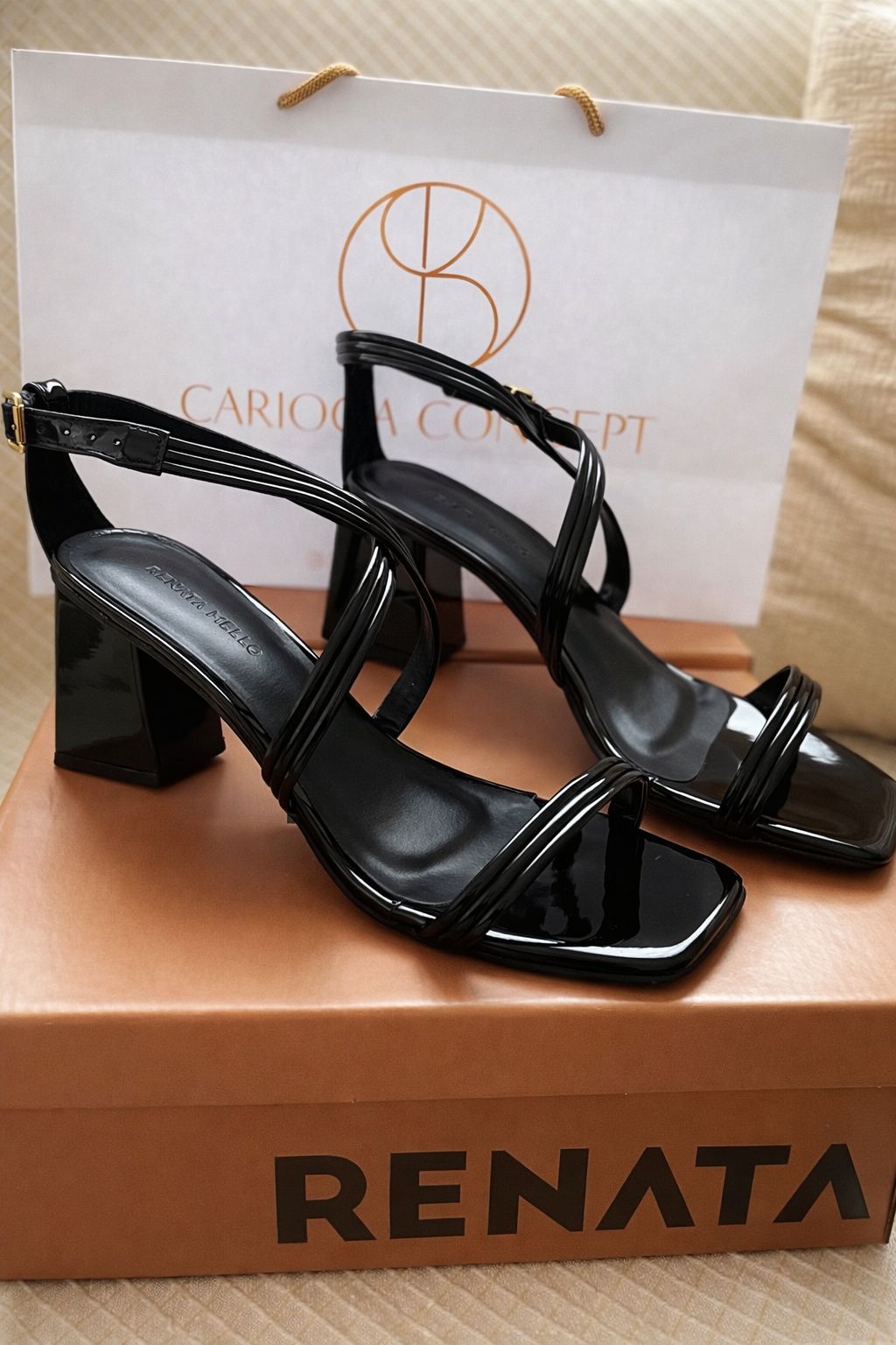 Sandália Verniz Renata Mello