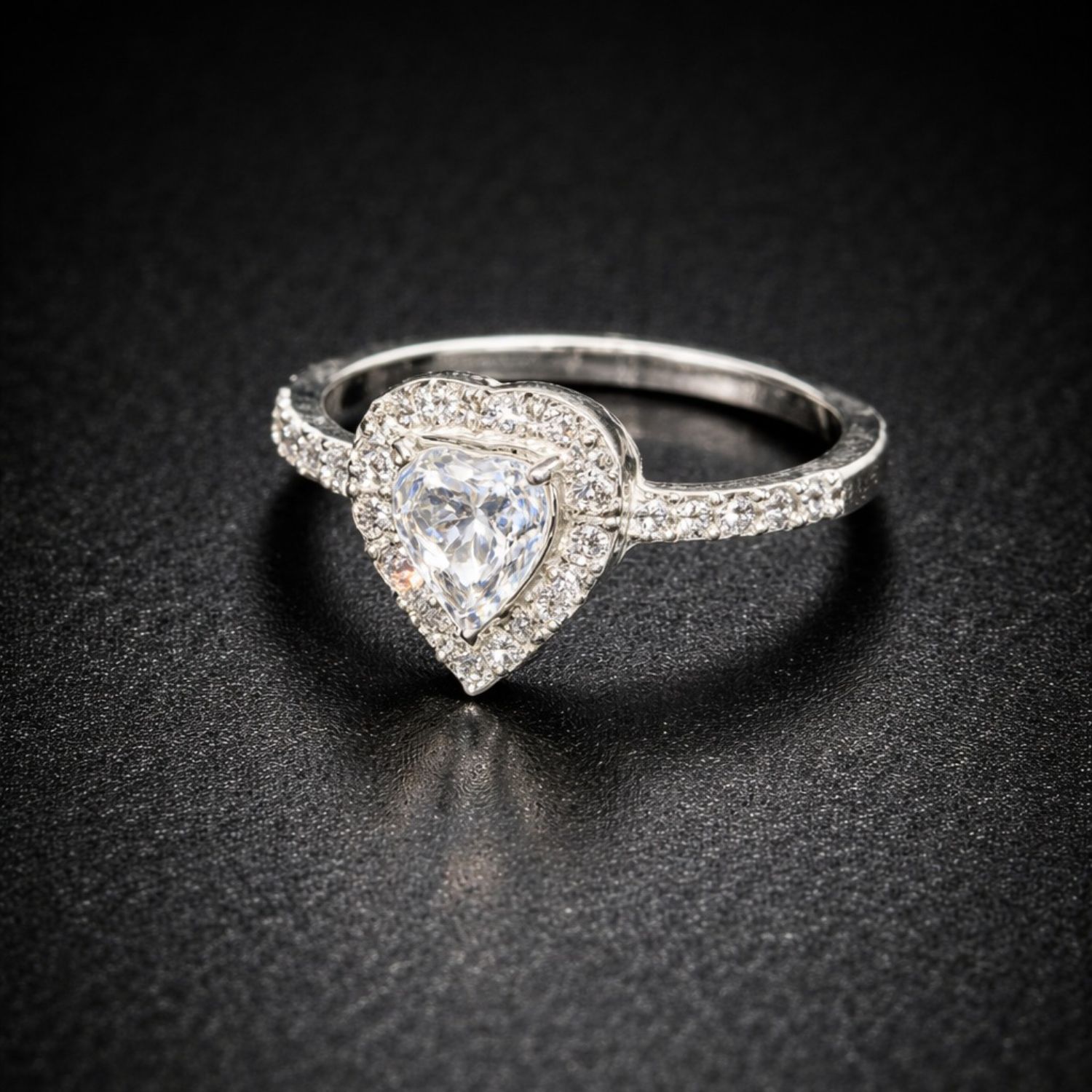 Anel Solitário Coração Deluxe