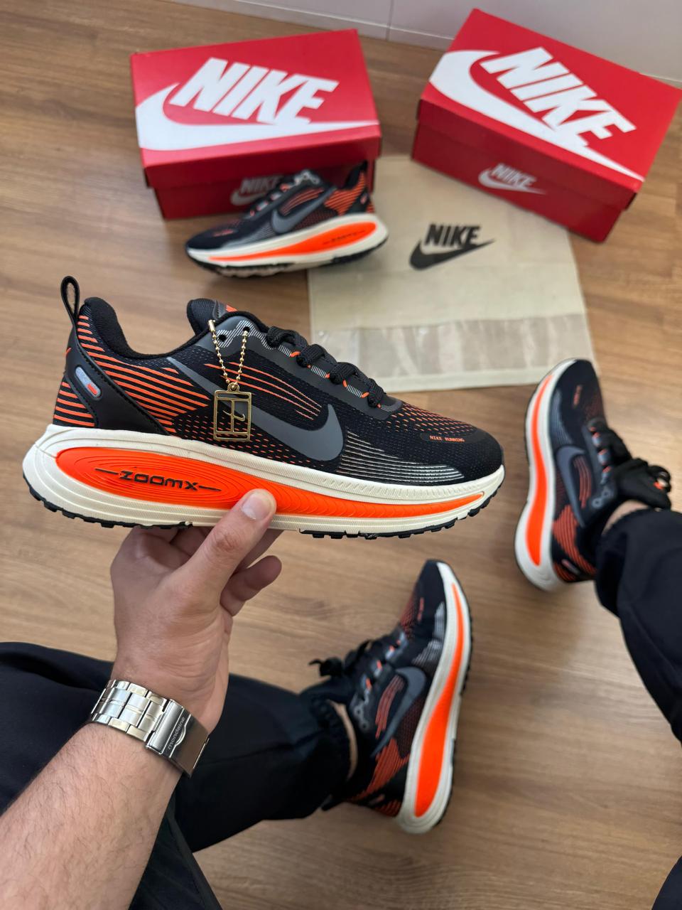Tênis Nike ZoomX Vomero 18 Masculino Preto/Laranja   Running Máximo Conforto