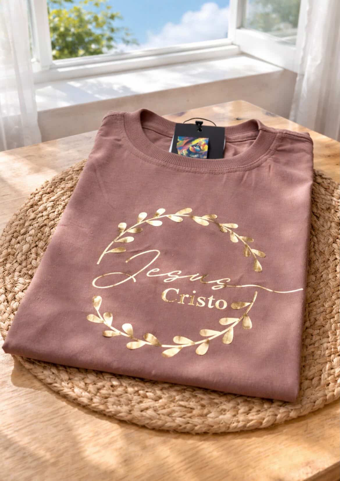 TSHIRT JESUS CRISTO COM APLICAÇÃO EM FOIL.