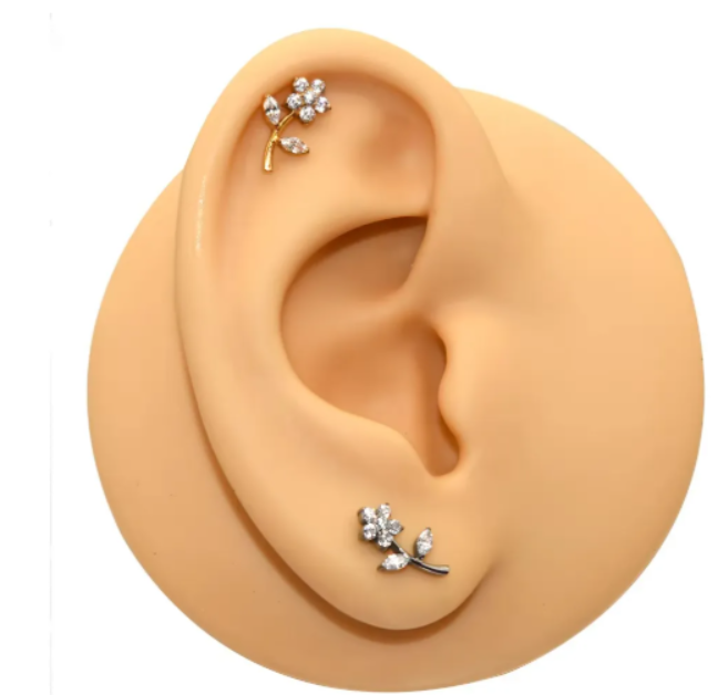 Piercing Labret Titânio G23 Trio de Flores - Natural ou Dourado PVD