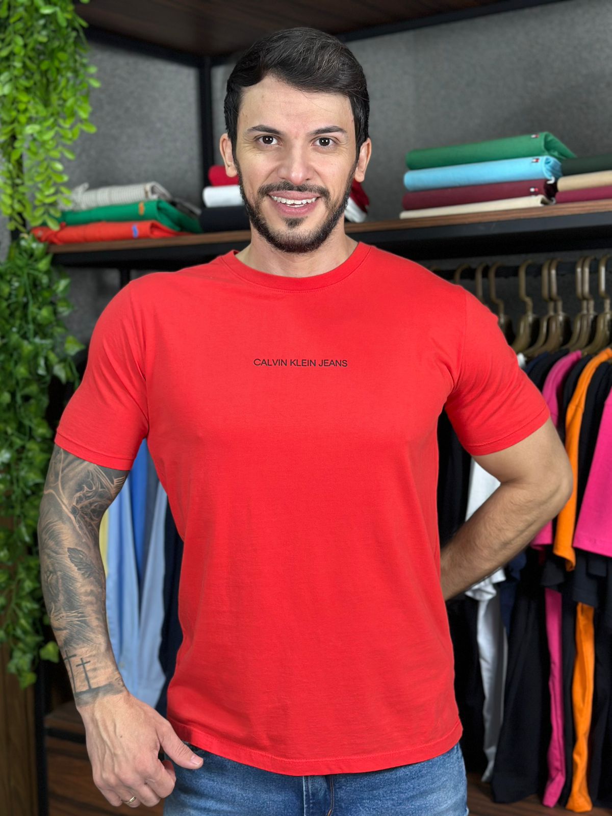 Camiseta Calvin Klein Nacional: Estilo, Conforto e Versatilidade em Todas as Cores!