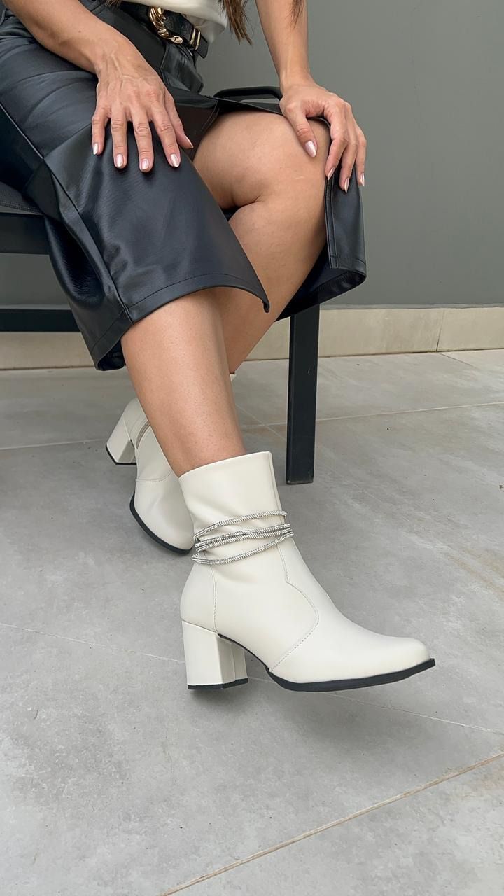 ANKLE BOOT COM STRASS