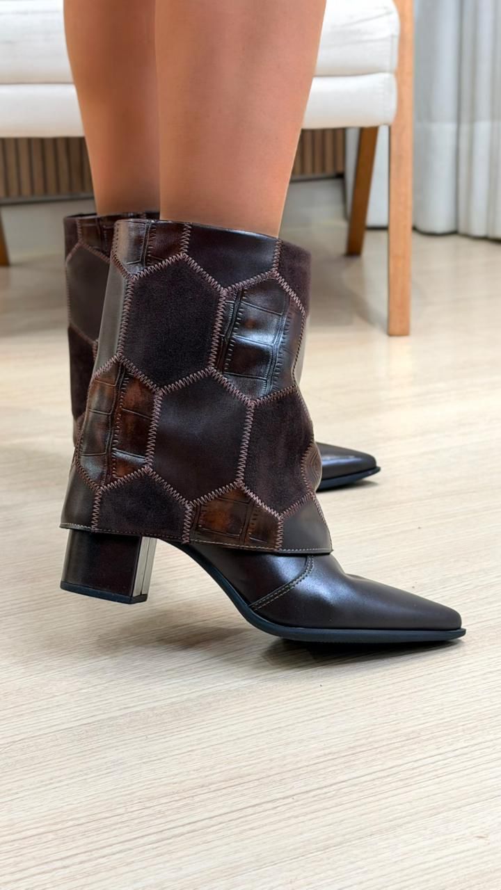 BOTA OVERLAP 2 em 1 em couro legítimo.