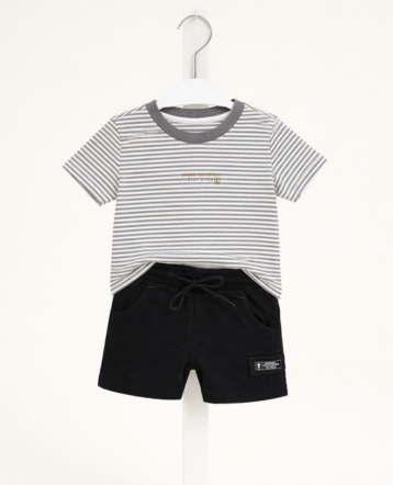 Conjunto Camiseta listrada e bermuda em moletinho