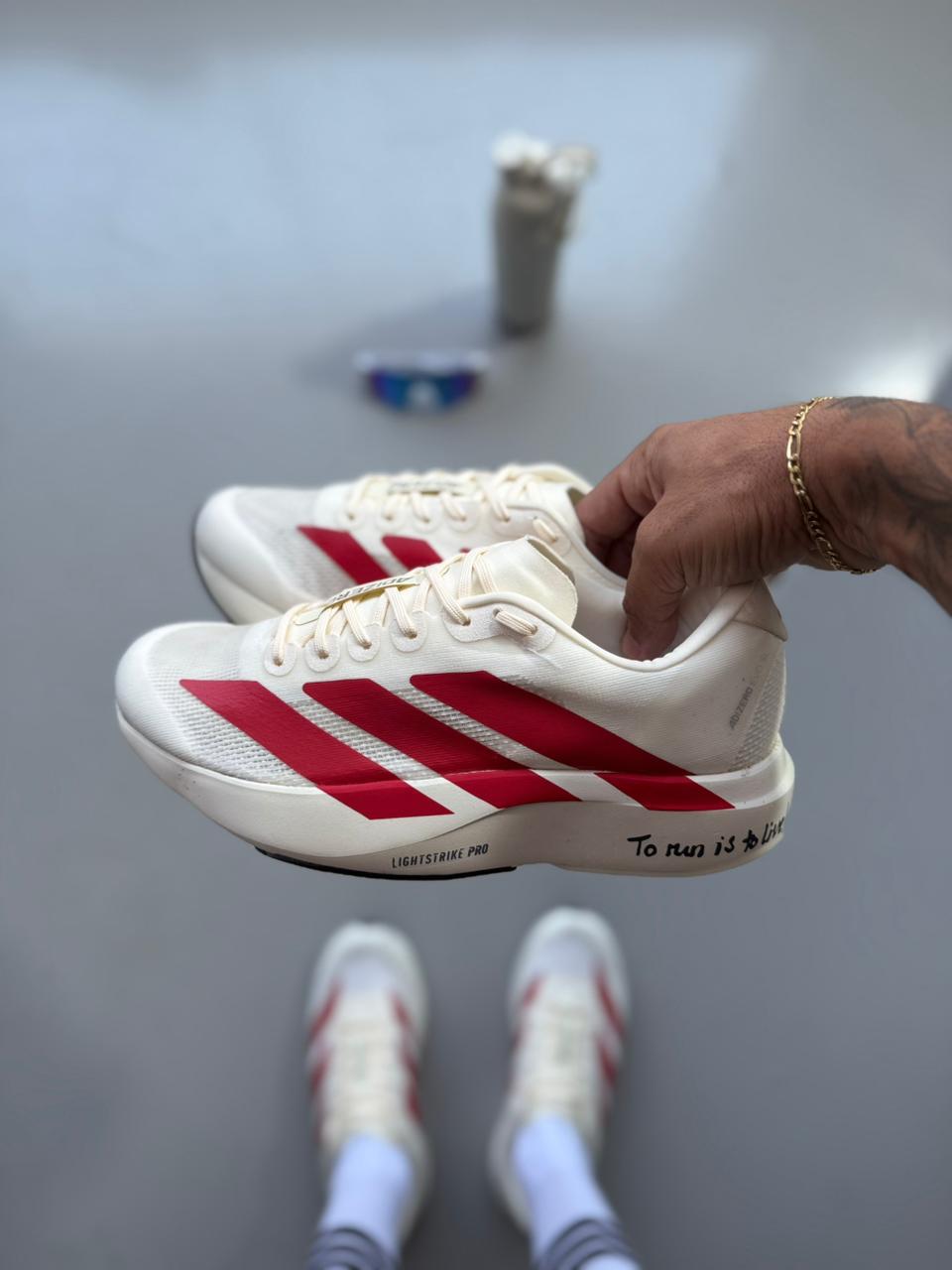 Tênis Adidas Adizero EVO SL Masculino Branco/Vermelho   Leve, Placa de Carbono e Performance