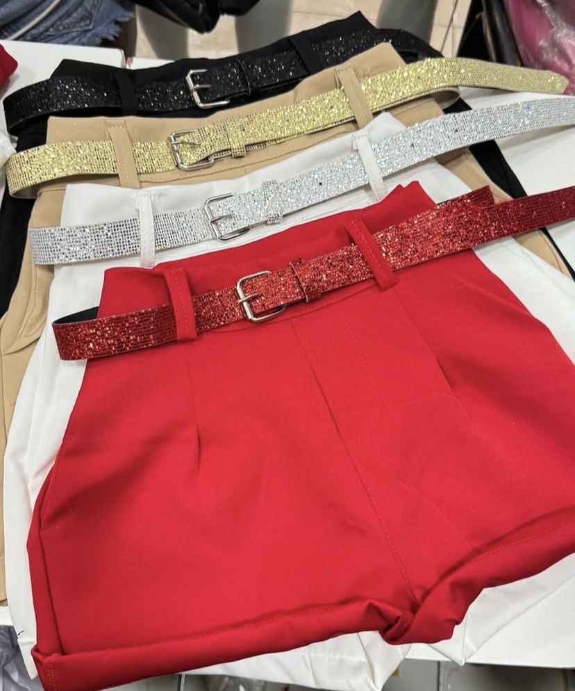 Short Alfaiataria com cinto brilhante
