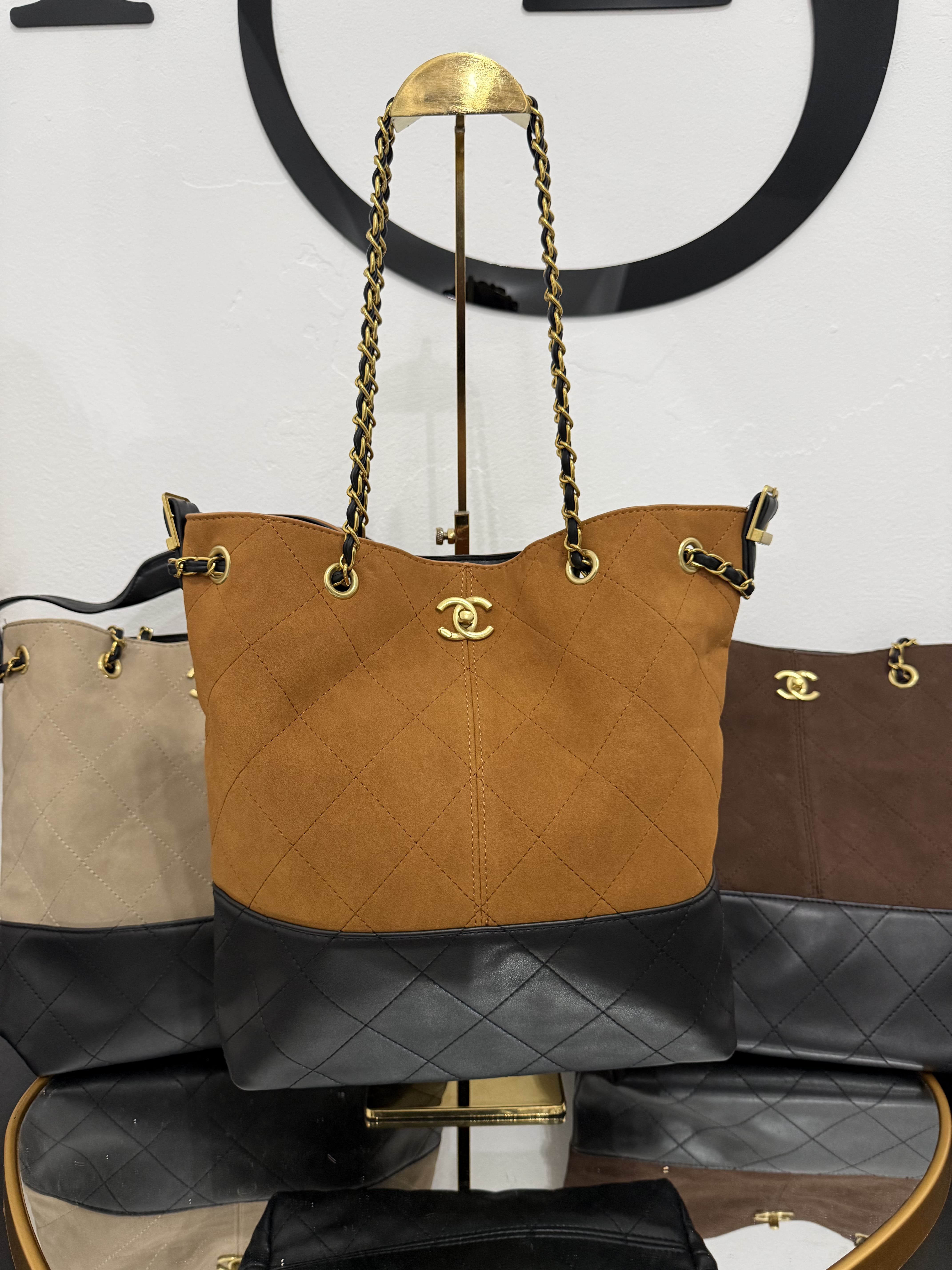 Bolsa Chanel Gabrielle Camurça