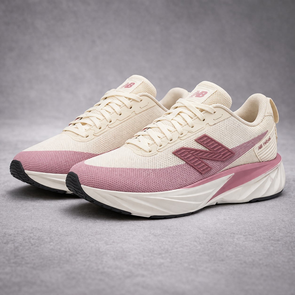 New Balance FuelCell Rebel Off/Nude