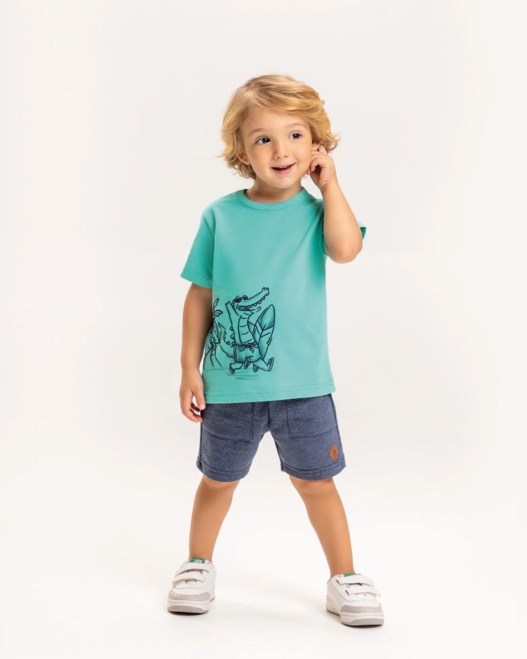 Conjunto camiseta malha + bermuda moletinho diferenciado