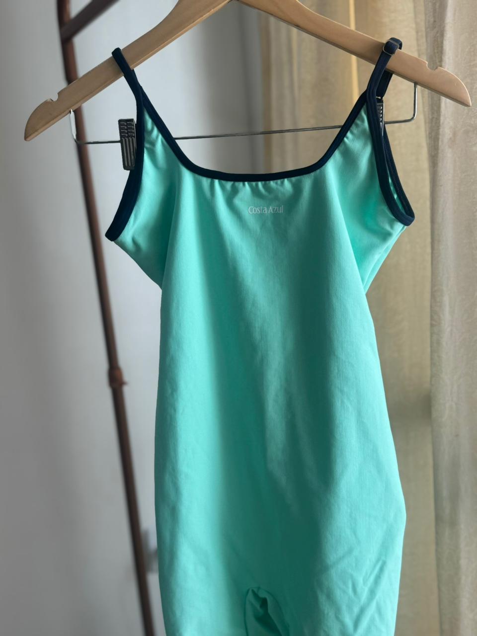 Macaquinho Solar verde menta com azul marinho