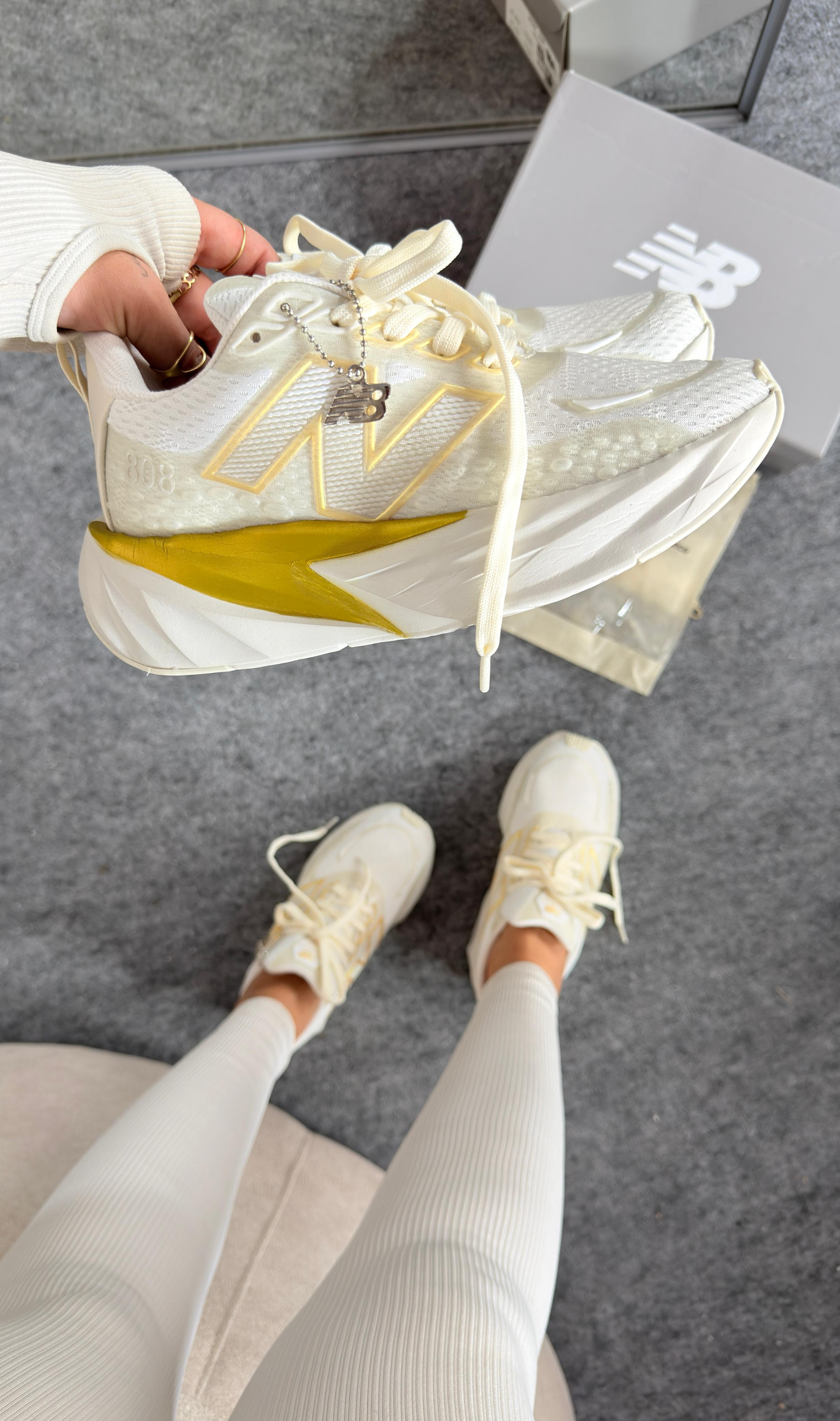 New Balance Numeric 808 Lite Ouro