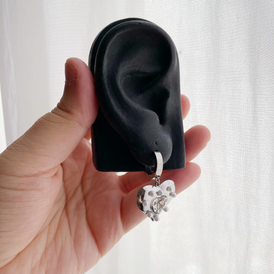 Brinco de Coração com Zircônia e Pérolas em Aço Inoxidável Prata