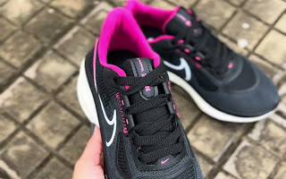 Vomero 17 Preto/Rosa