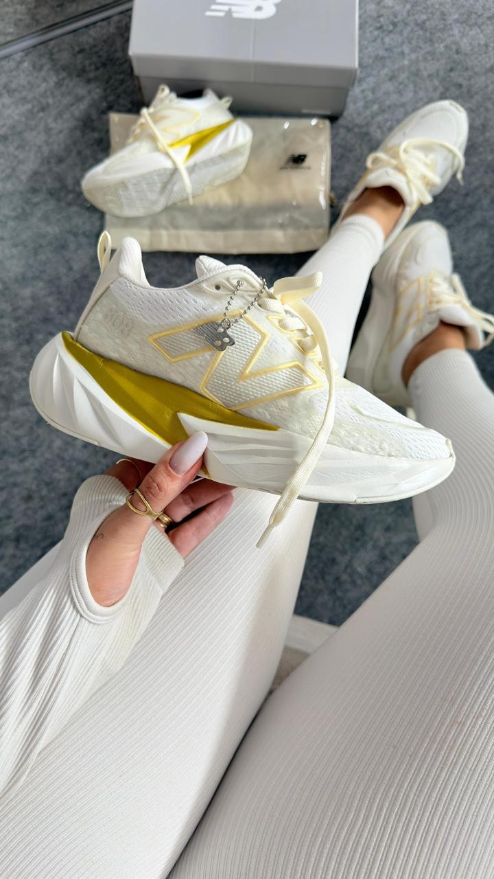 Tênis New Balance Numeric 808 Lite Feminino Branco/Ouro   Leve, Solado Premium e Respirável