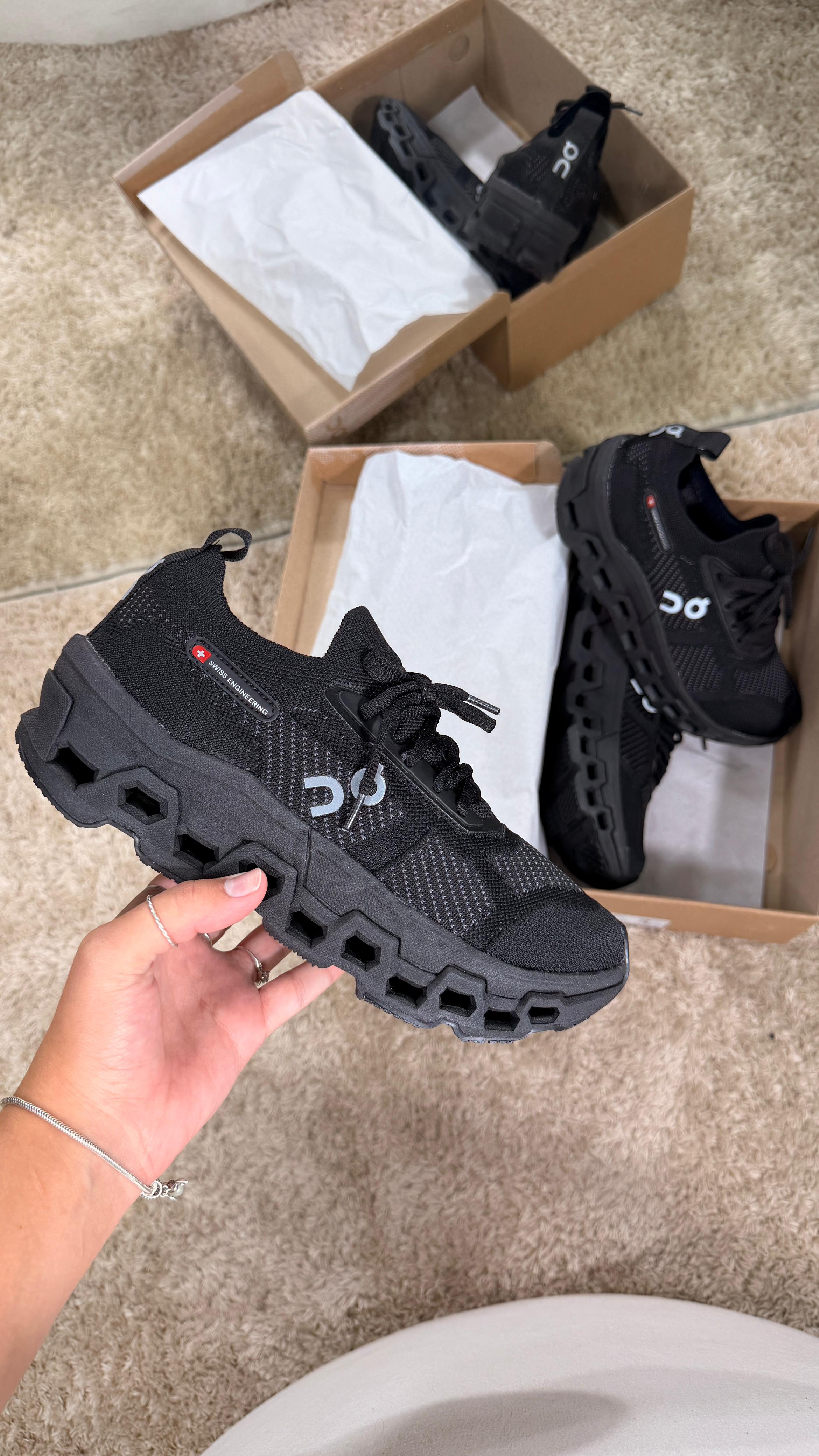 On Cloud Running Knit black