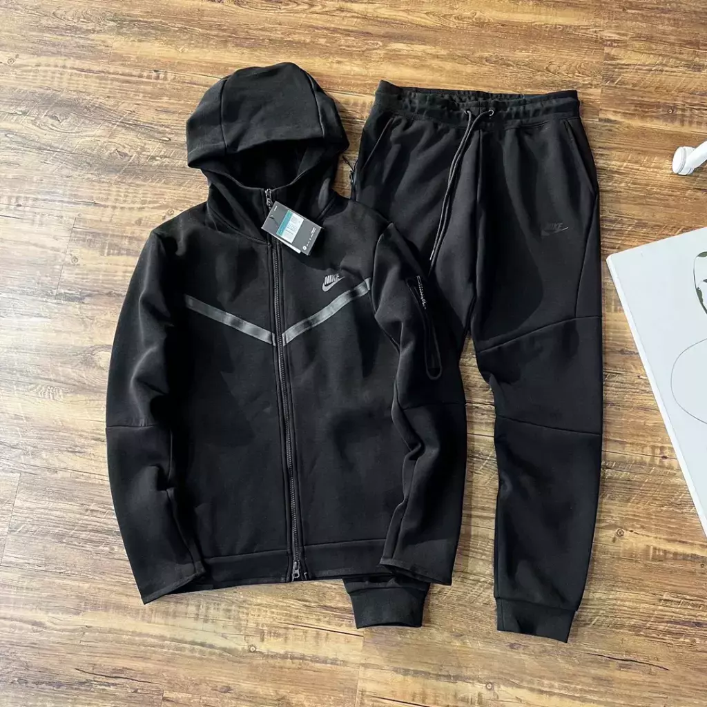 Tech Fleece Nike "Triple Black"