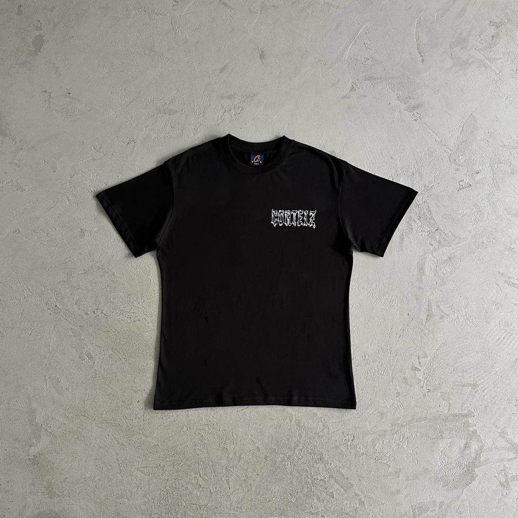 T-Shirt Corteiz Metal Sanskrit Letters Tee